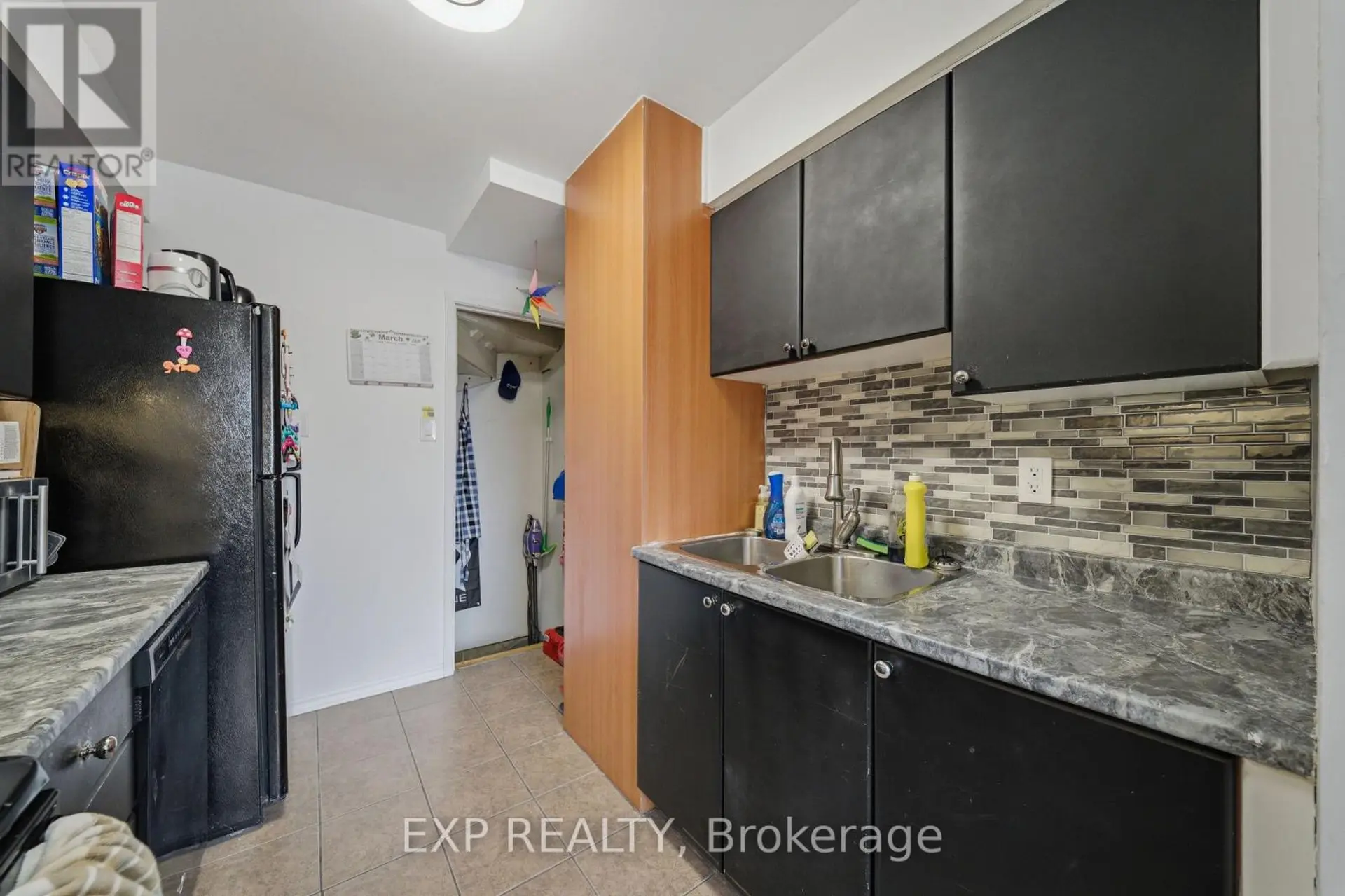 #11 1675 HEATHERINGTON ROAD - Image 9