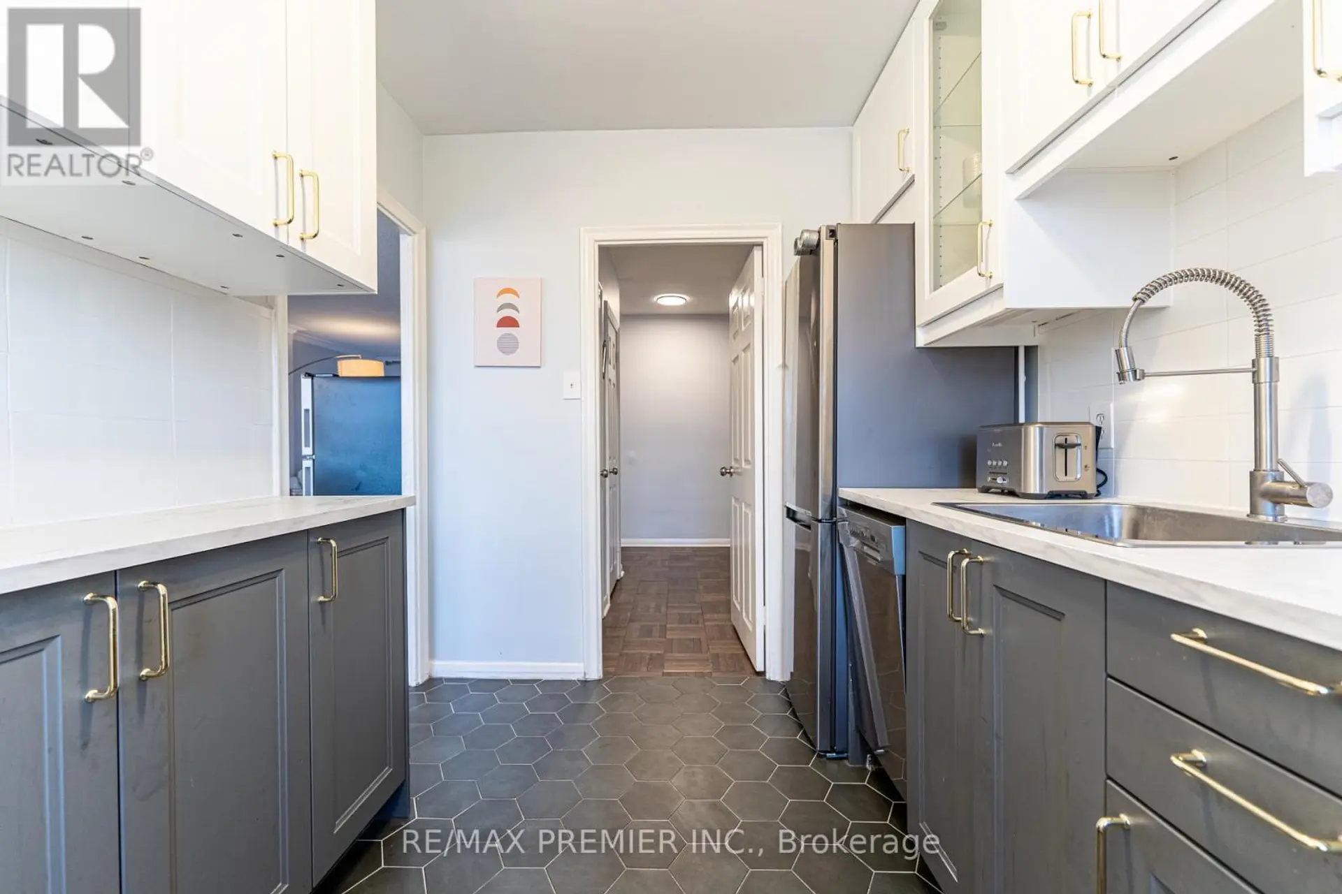 #612 660 EGLINTON AVENUE W - Image 3