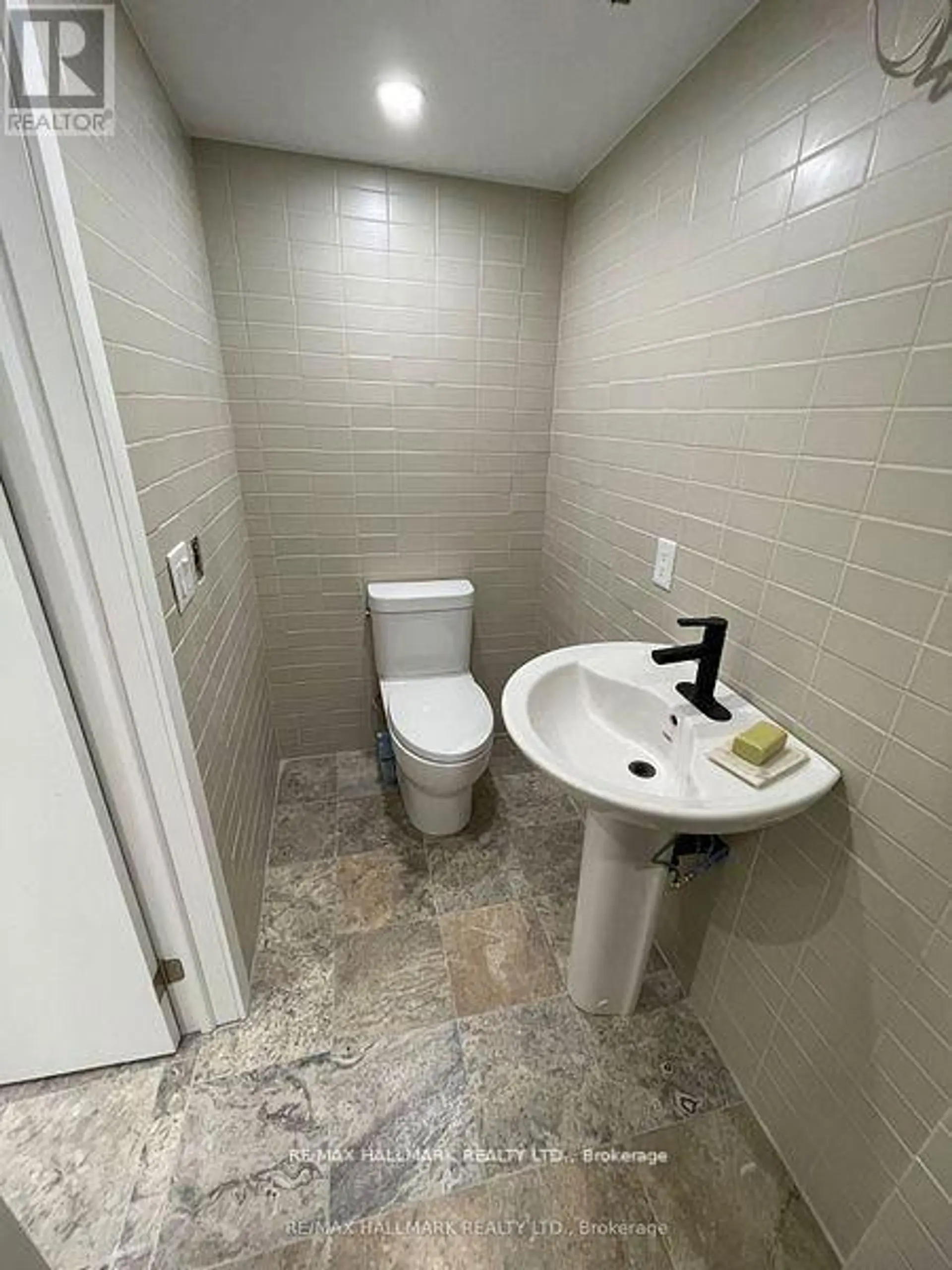 173 QUEEN STREET E - Image 16