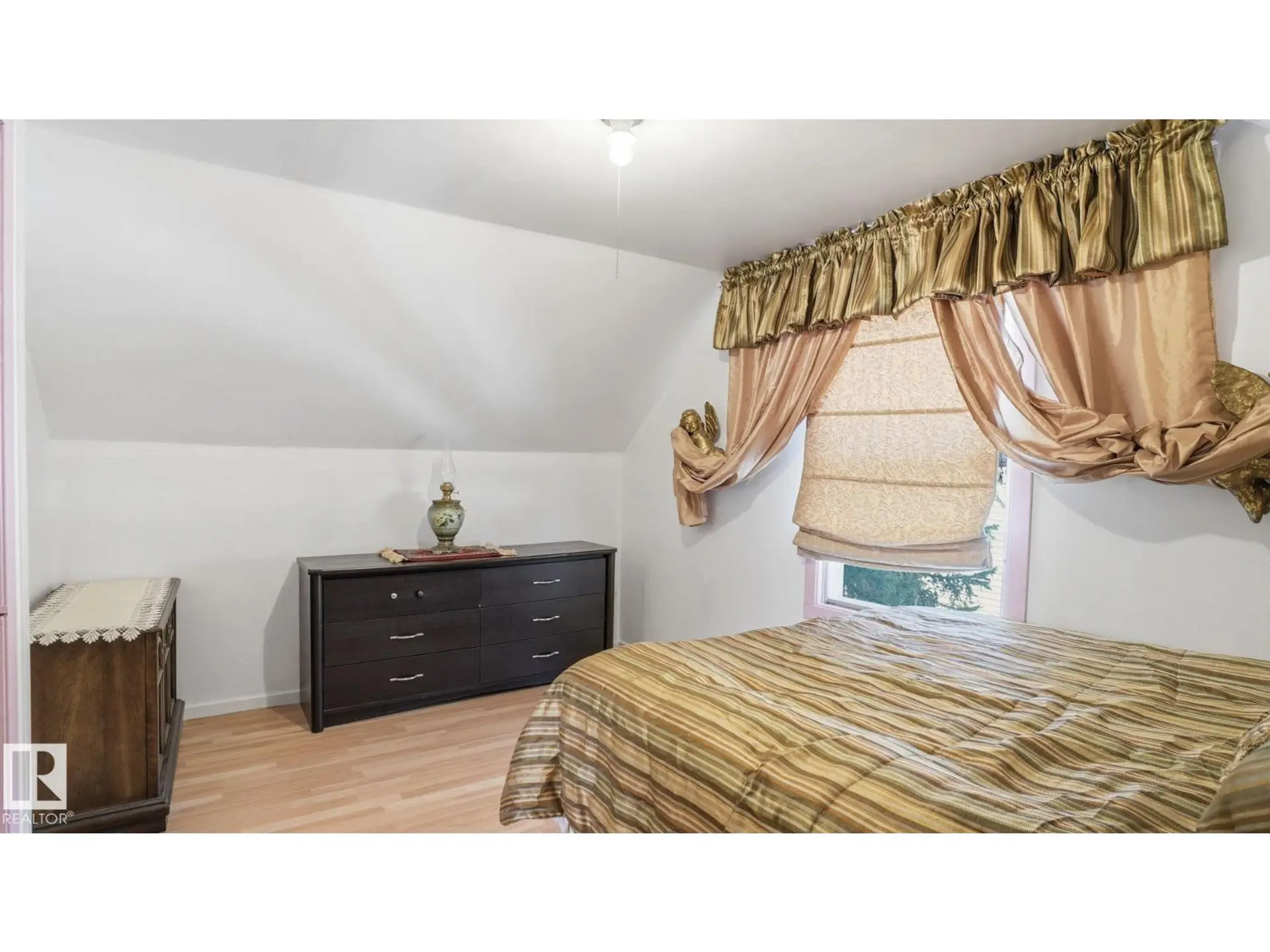 11512 86 ST NW - Image 10