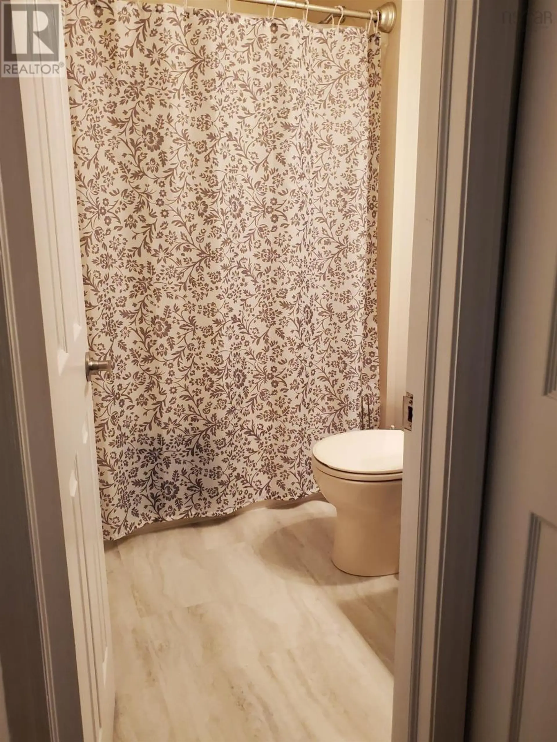 #206 158 Farnham Gate Road - Image 11