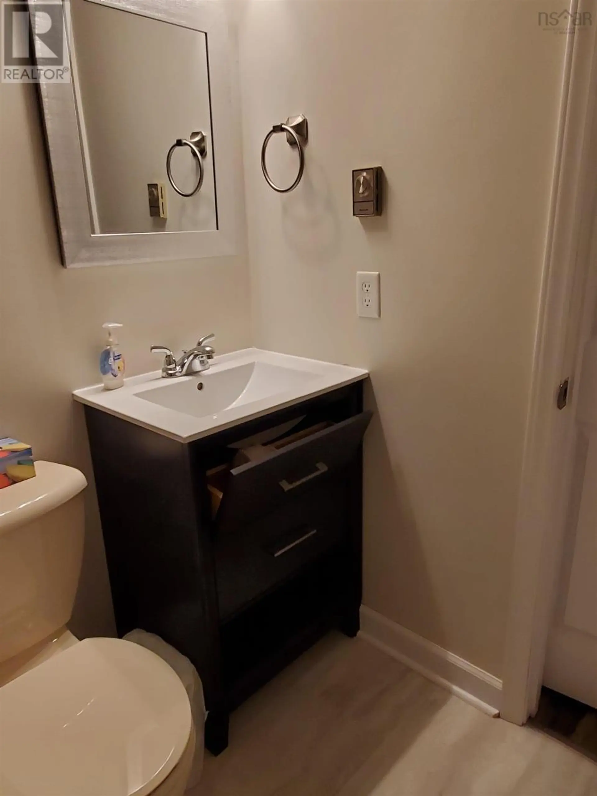 #206 158 Farnham Gate Road - Image 13