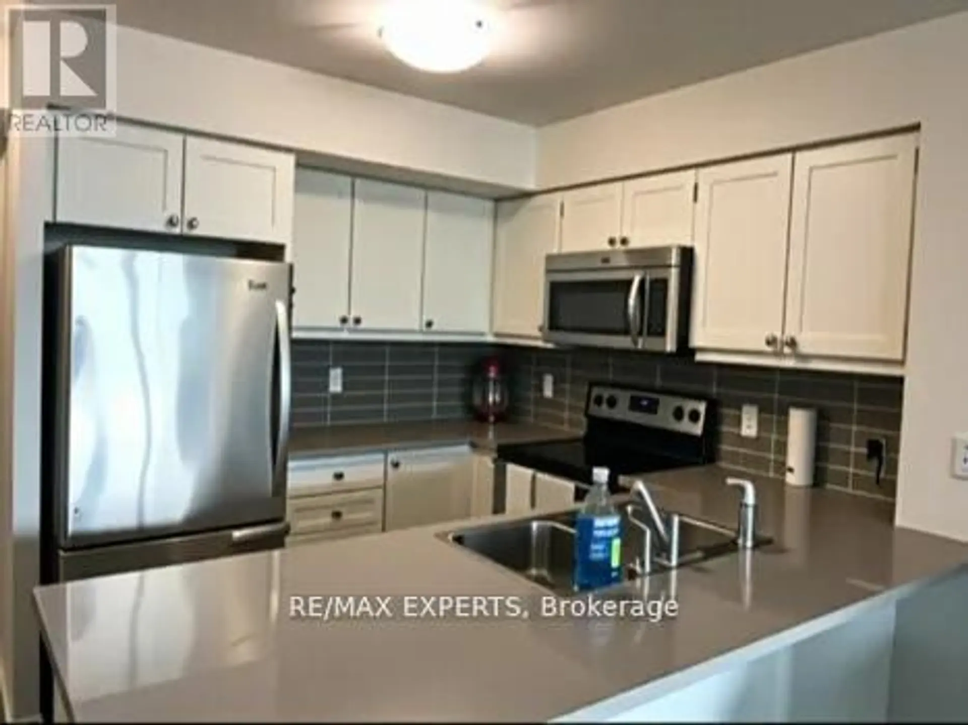 #728 25 LOWER SIMCOE STREET - Image 3