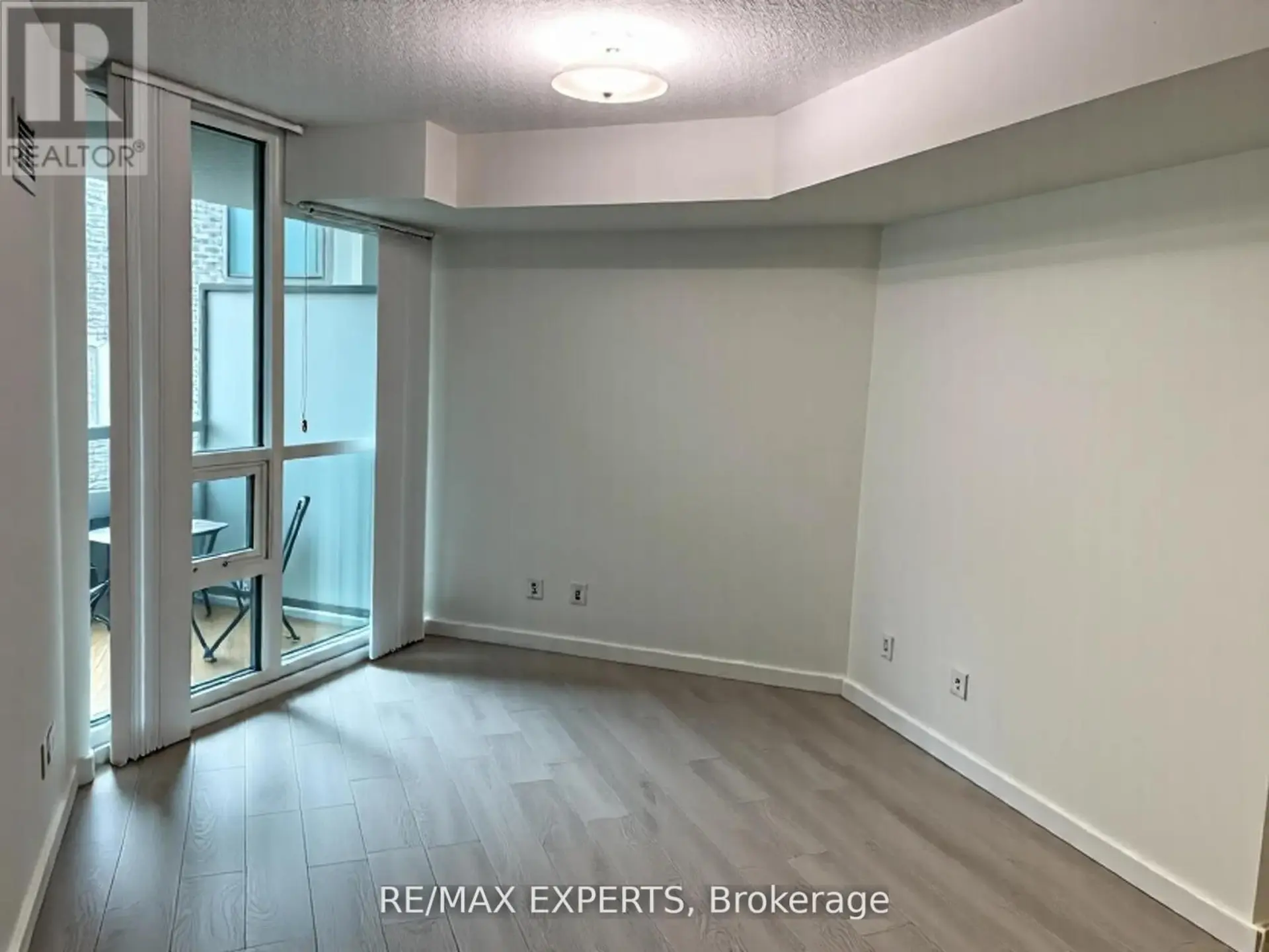#728 25 LOWER SIMCOE STREET - Image 4