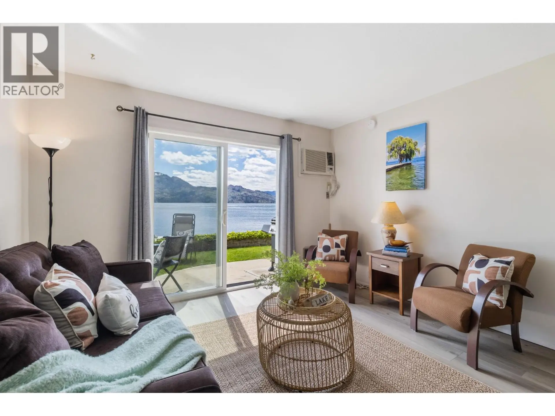 #100 3050 Seclusion Bay Road - Image 4