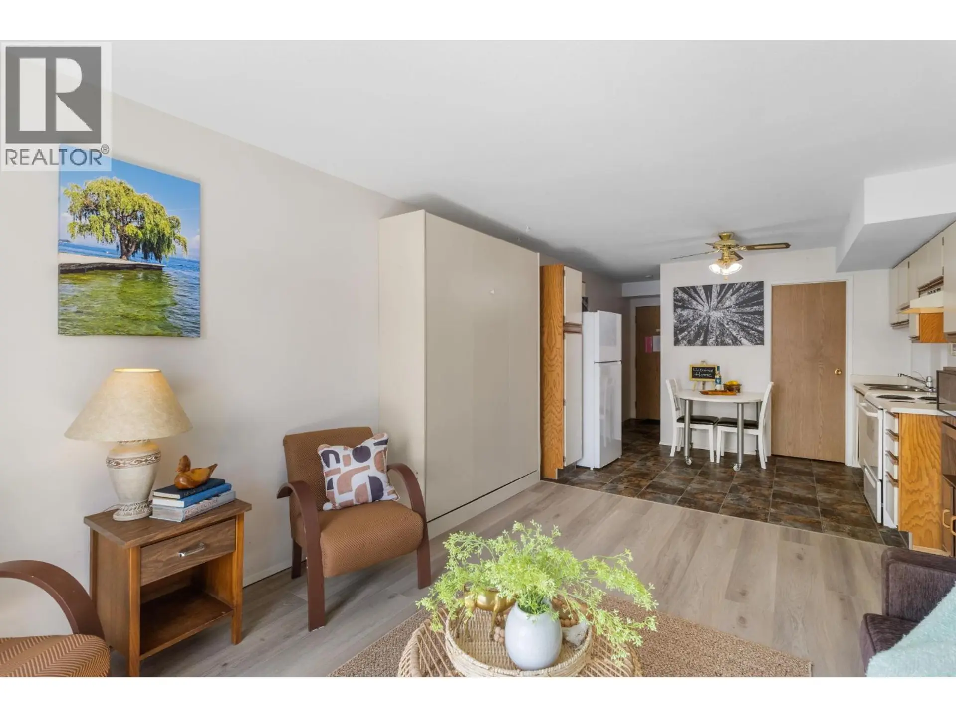 #100 3050 Seclusion Bay Road - Image 19