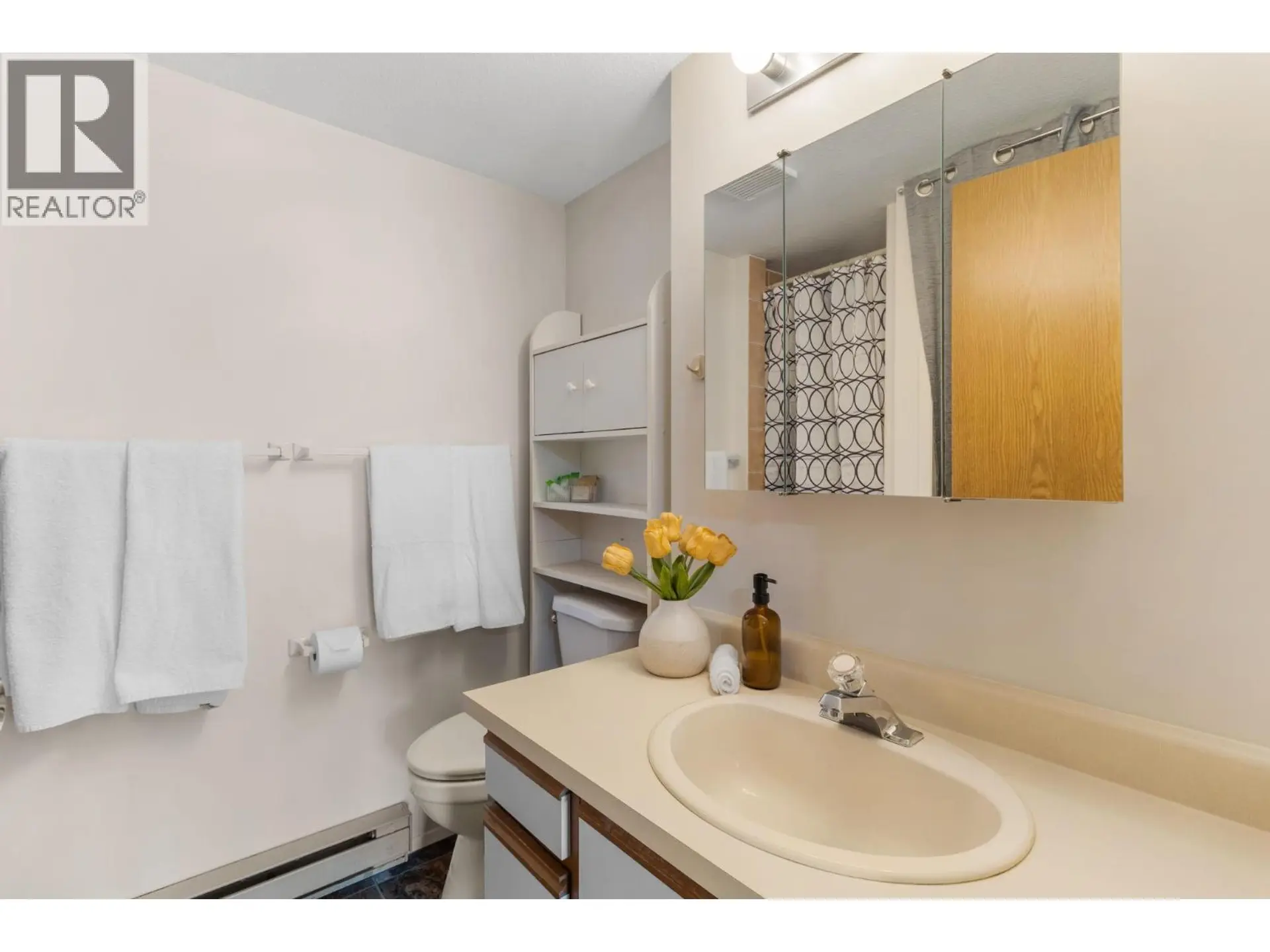 #100 3050 Seclusion Bay Road - Image 20
