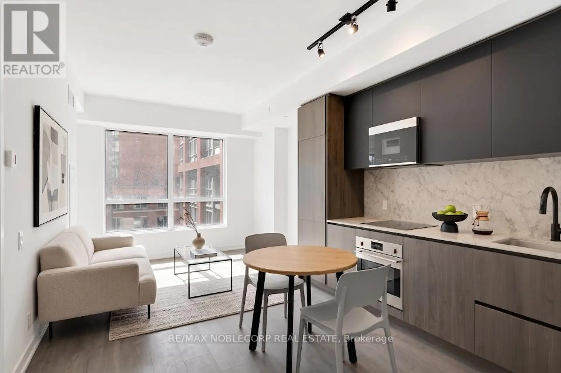 #712 108 PETER STREET - Image 6