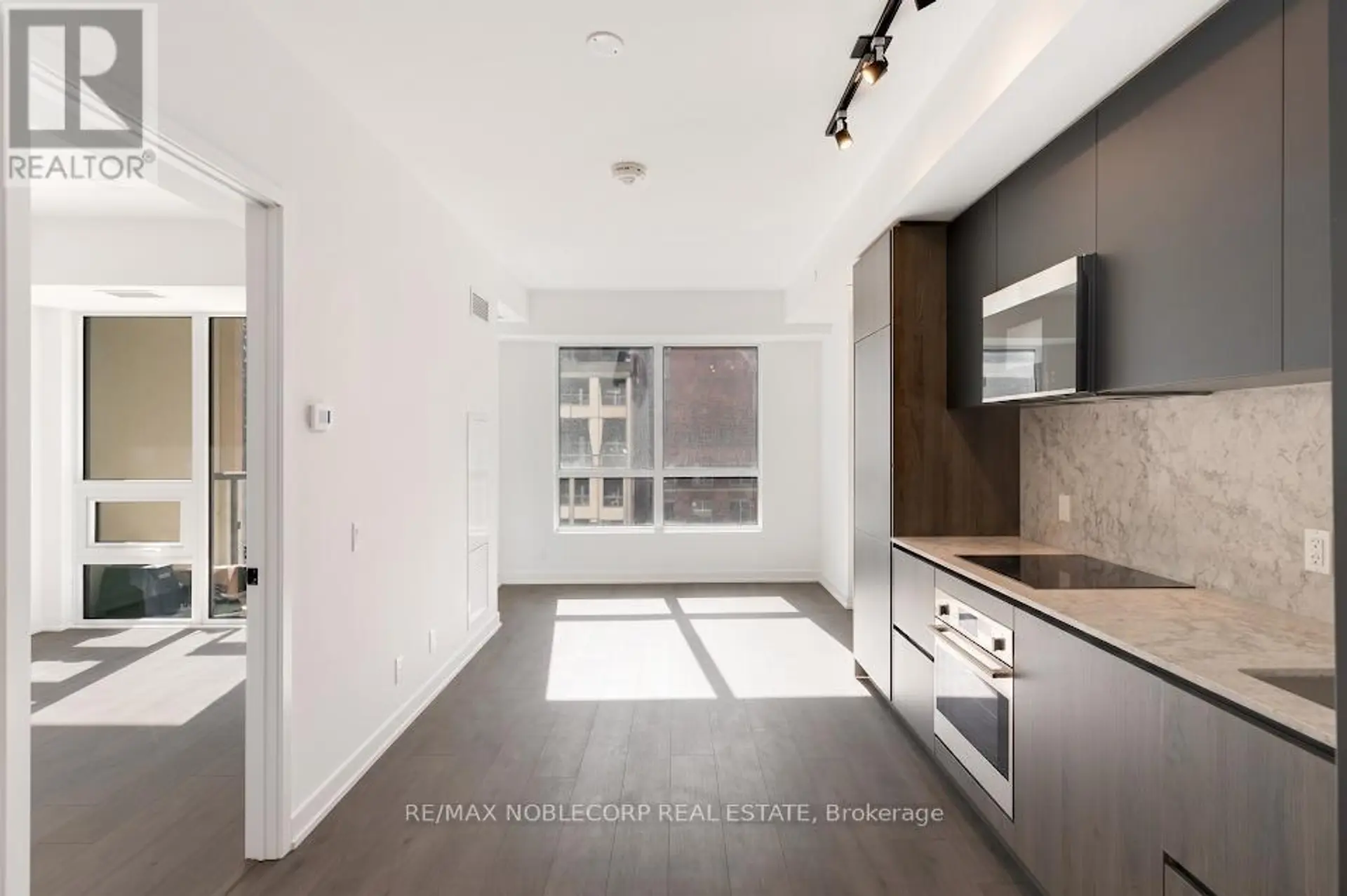 #712 108 PETER STREET - Image 7