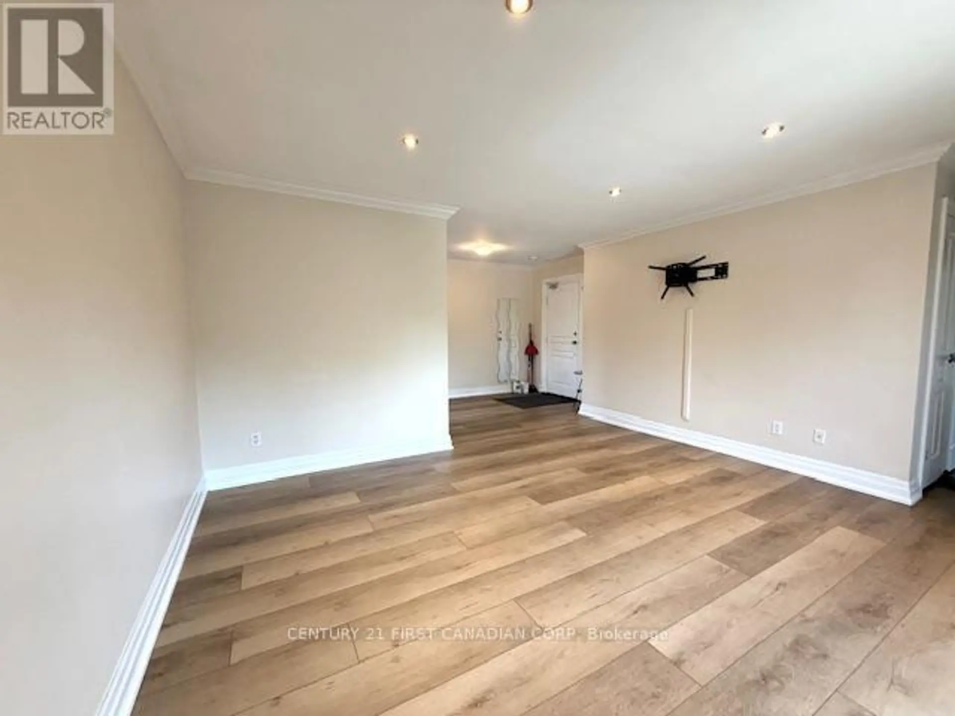 #401 570 WILLIAM STREET - Image 9