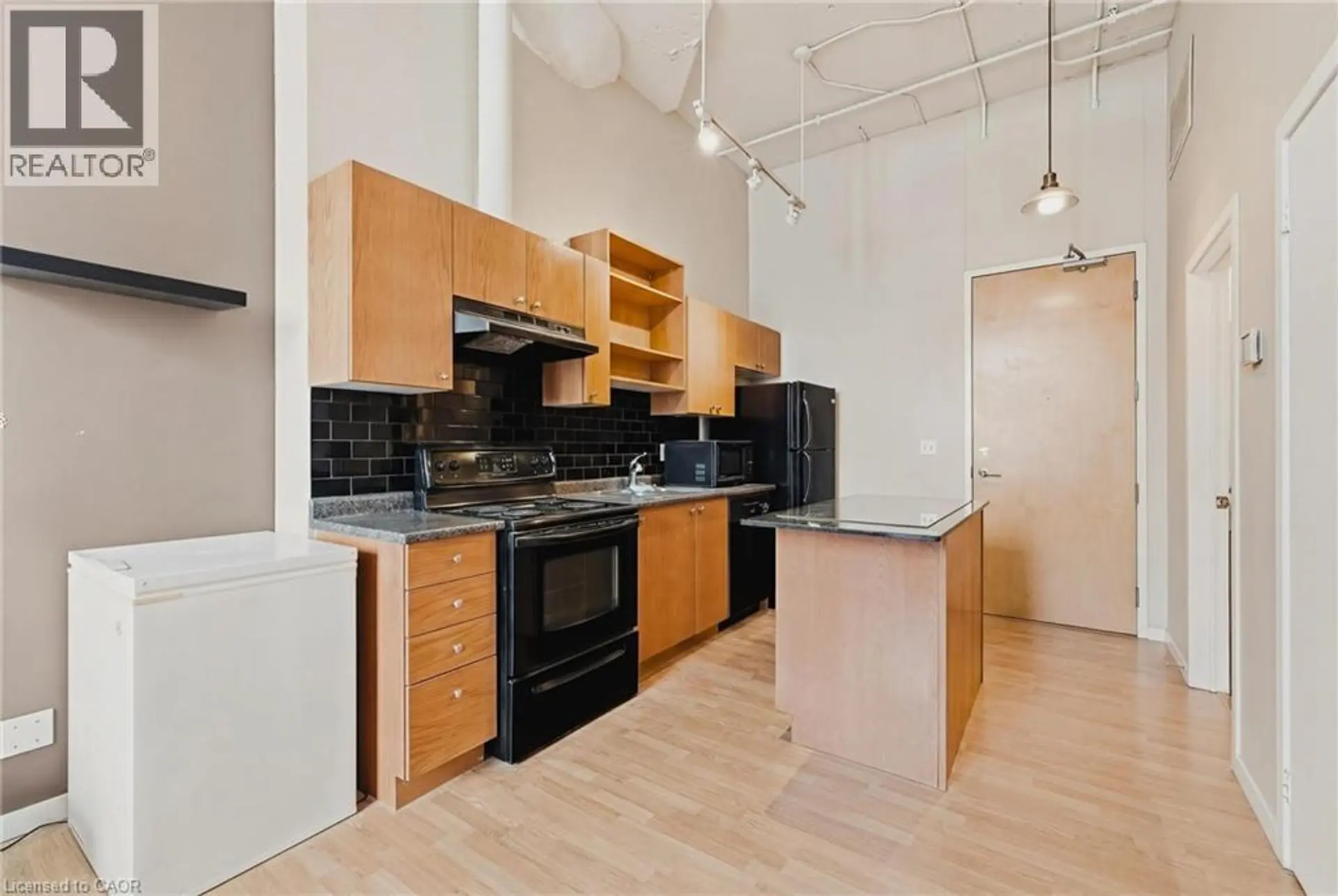 #124 410 KING Street W - Image 5