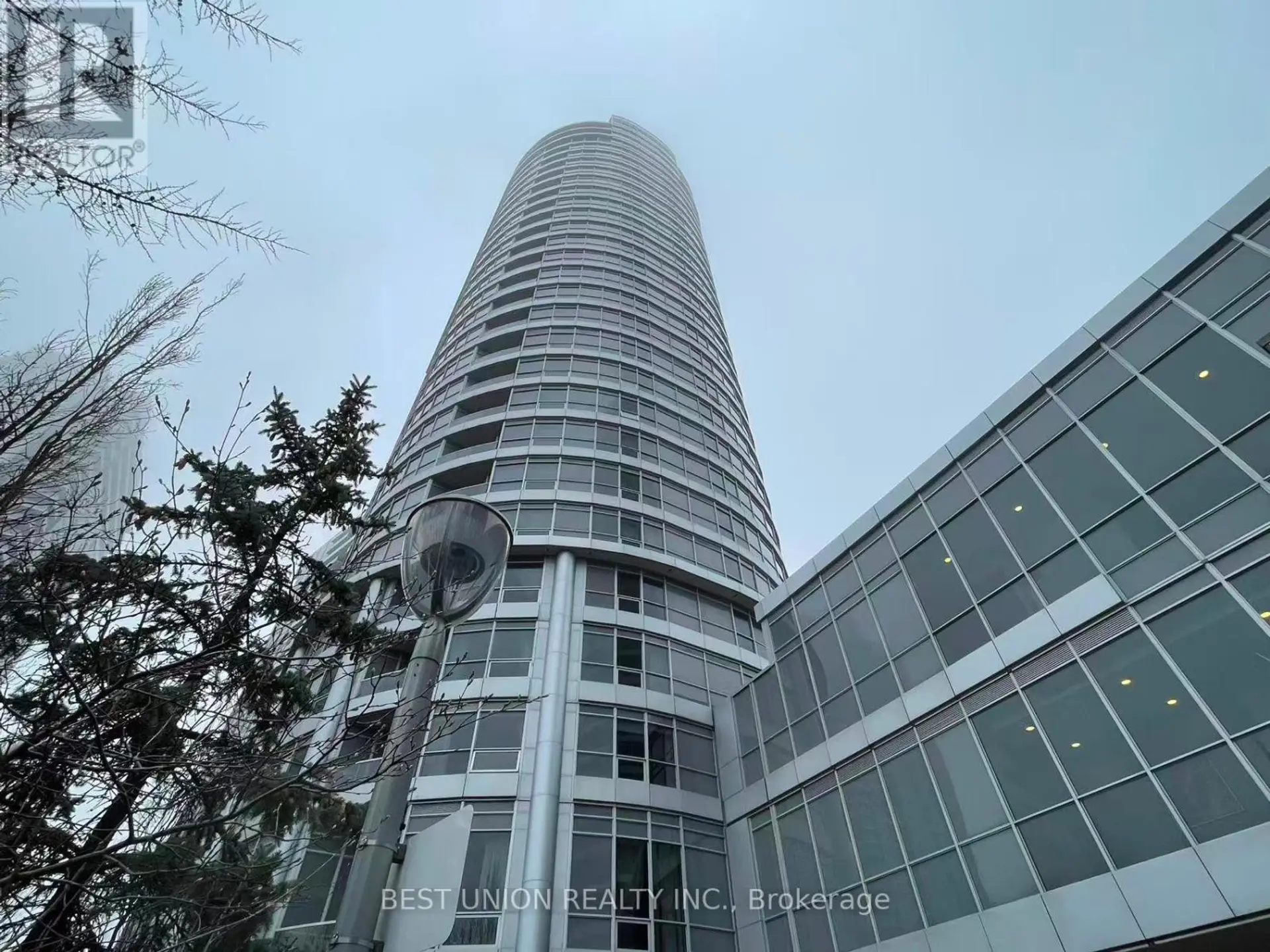 #PH20 181 VILLAGE GREEN SQUARE - Image 1