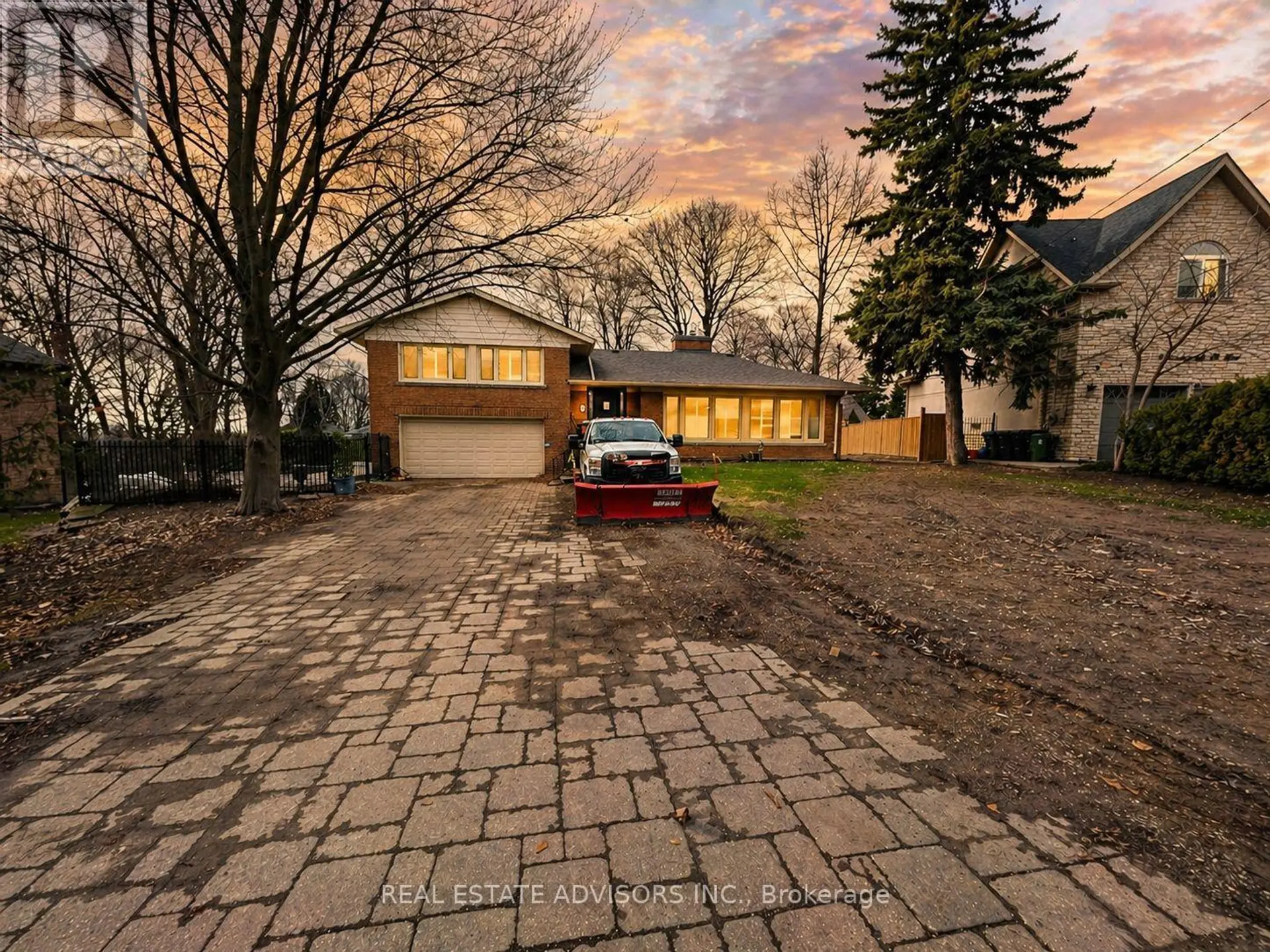 1 LAKEHILL CRESCENT - Image 1