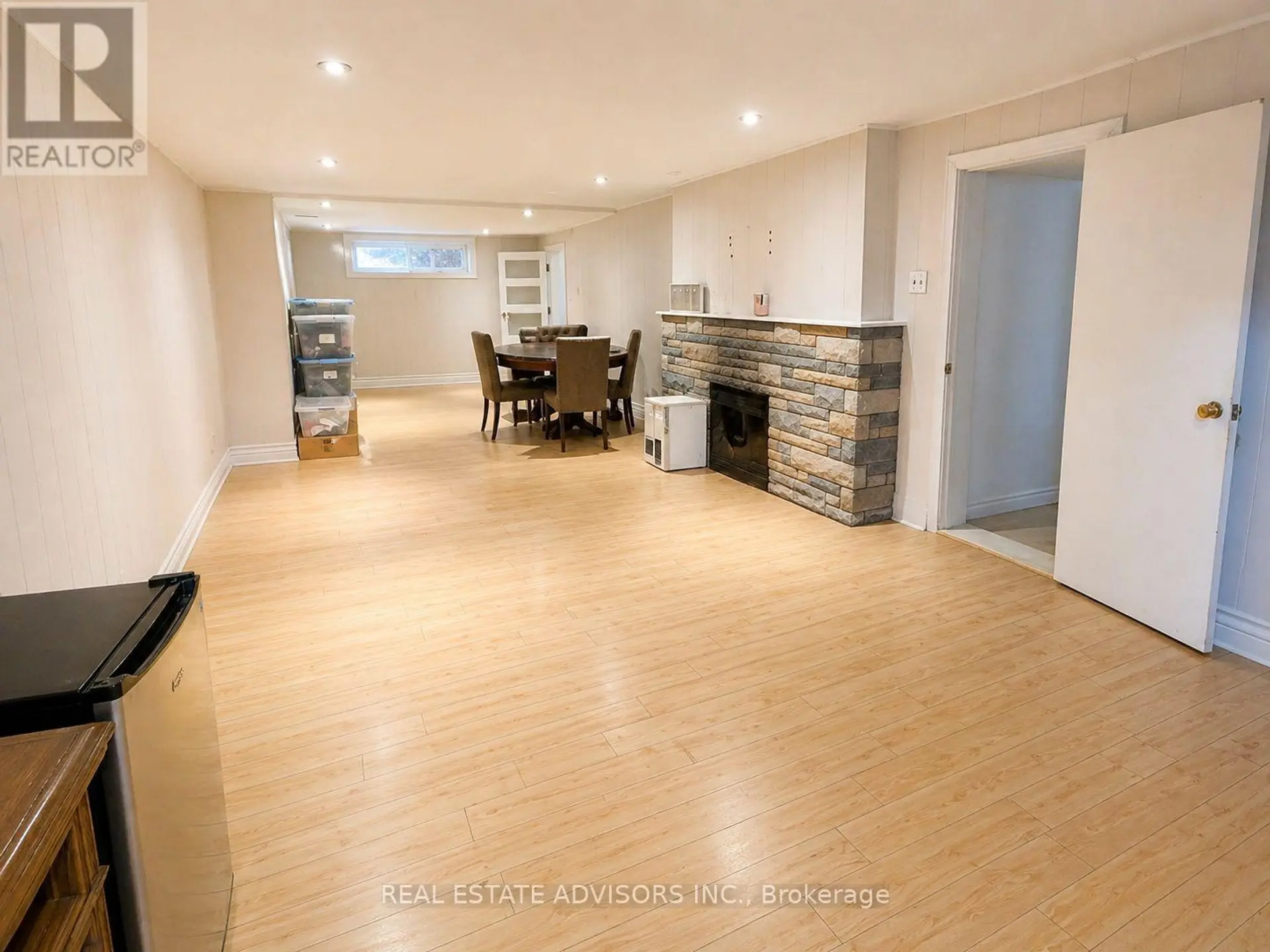 1 LAKEHILL CRESCENT - Image 8