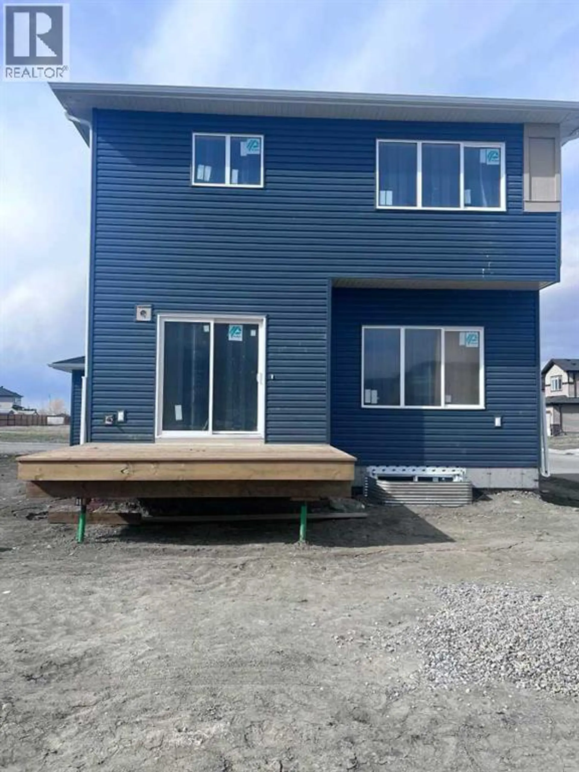 880 Hampshire Crescent NE - Image 6