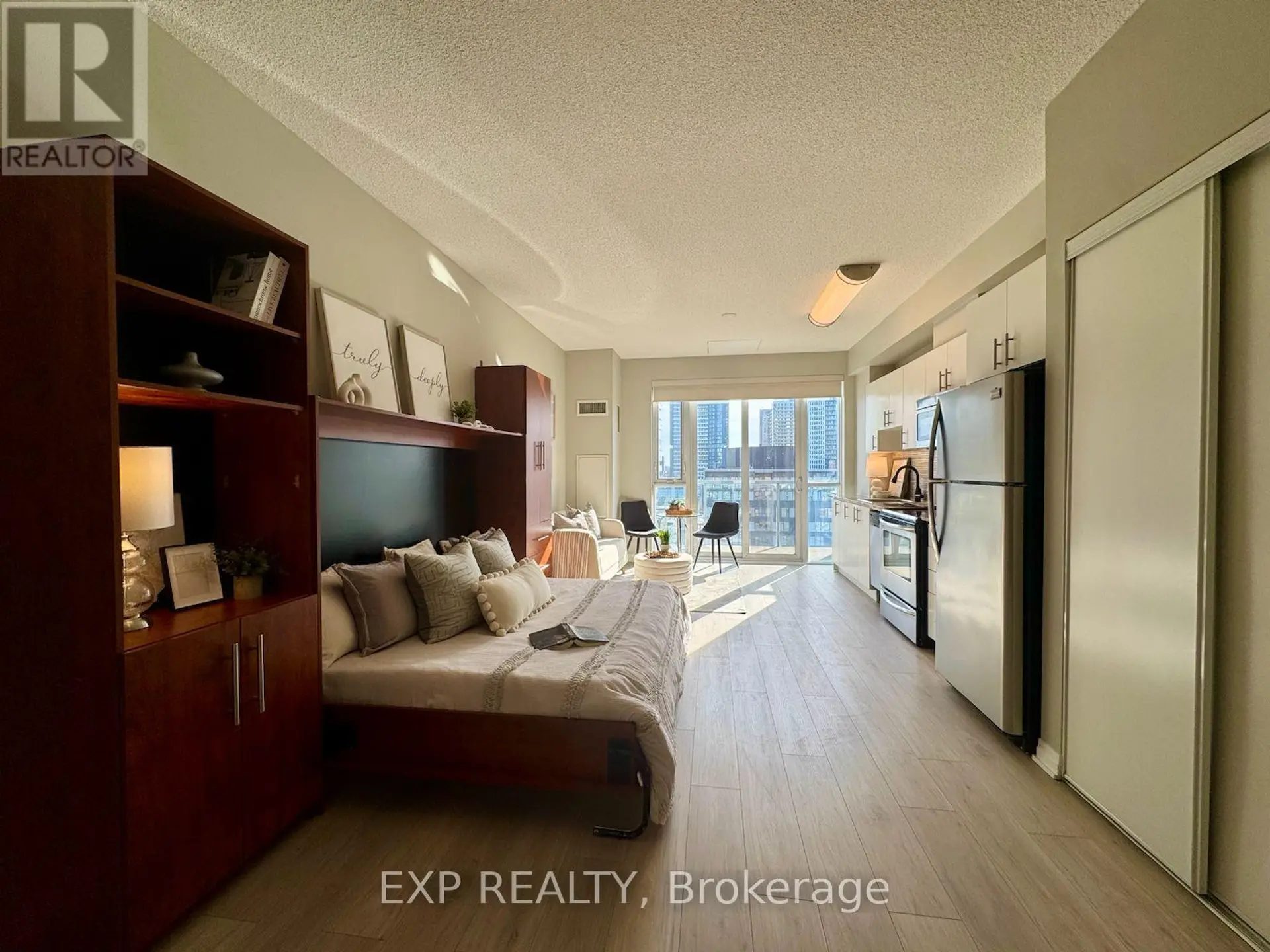 #917 25 COLE STREET - Image 3