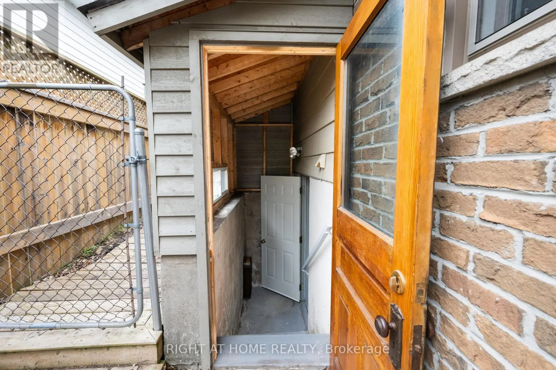 323 LINDAN AVENUE - Image 12