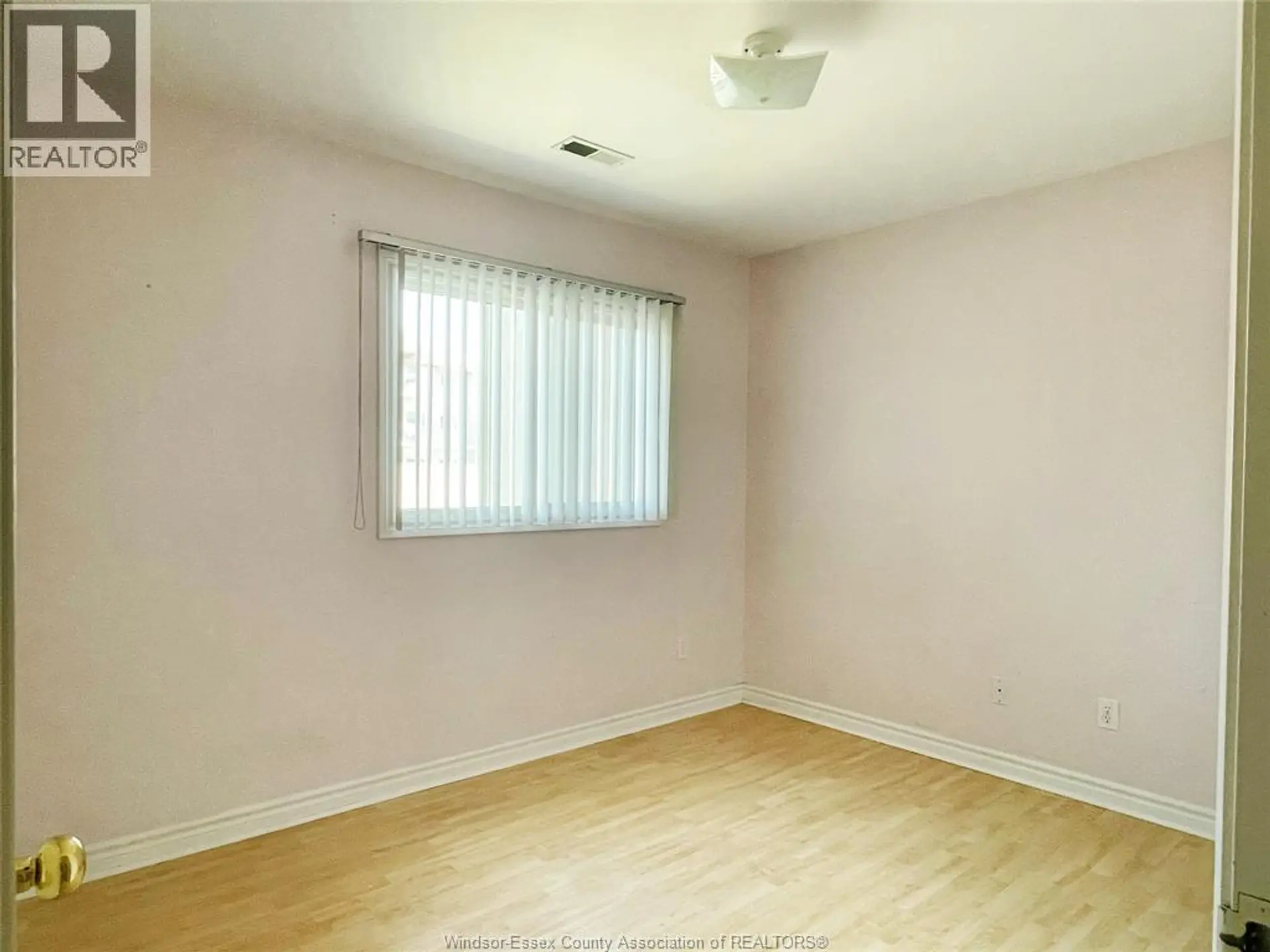 #211 1547 Grand Marais ROAD West - Image 12