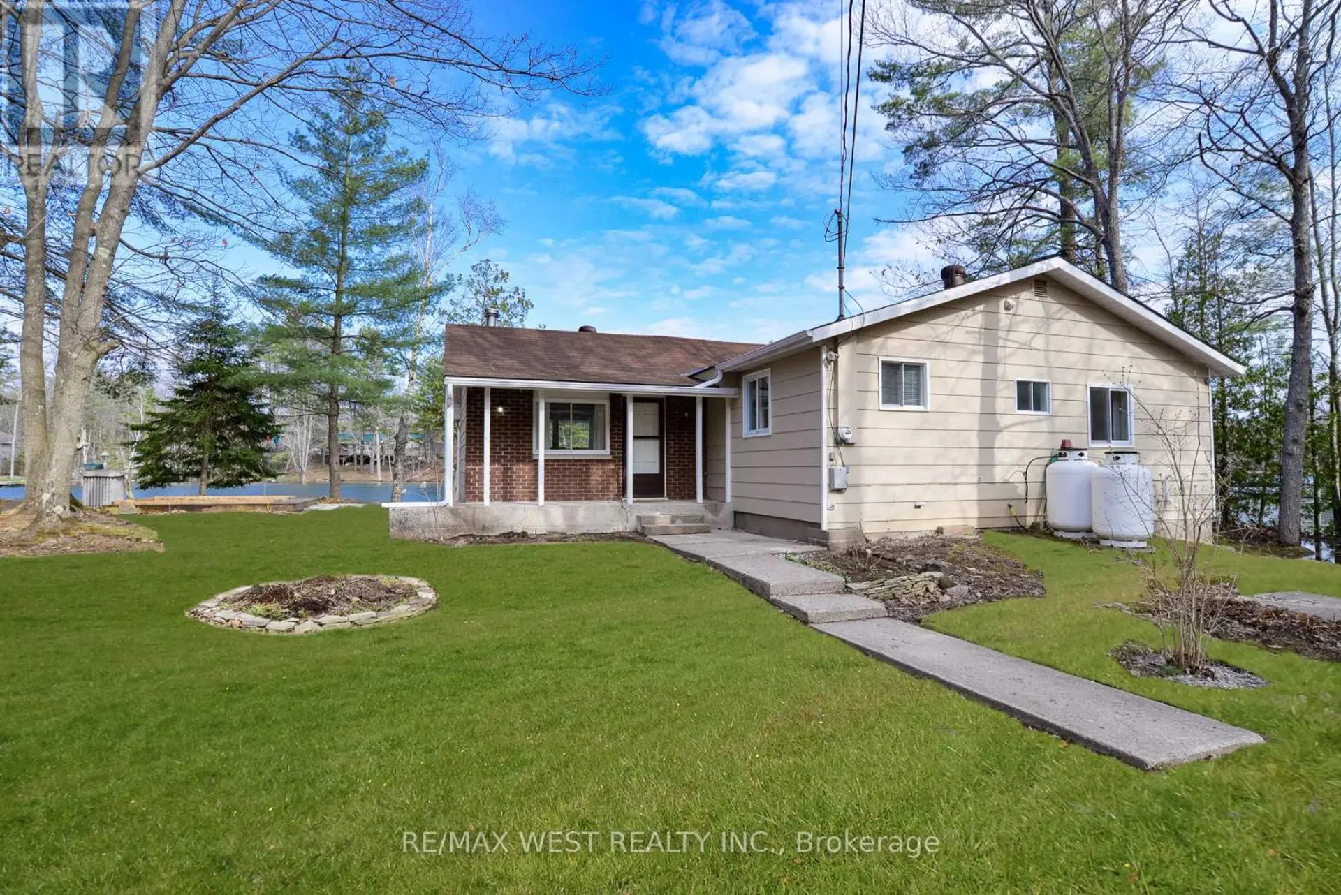 8060 OAKRIDGE DRIVE - Image 4