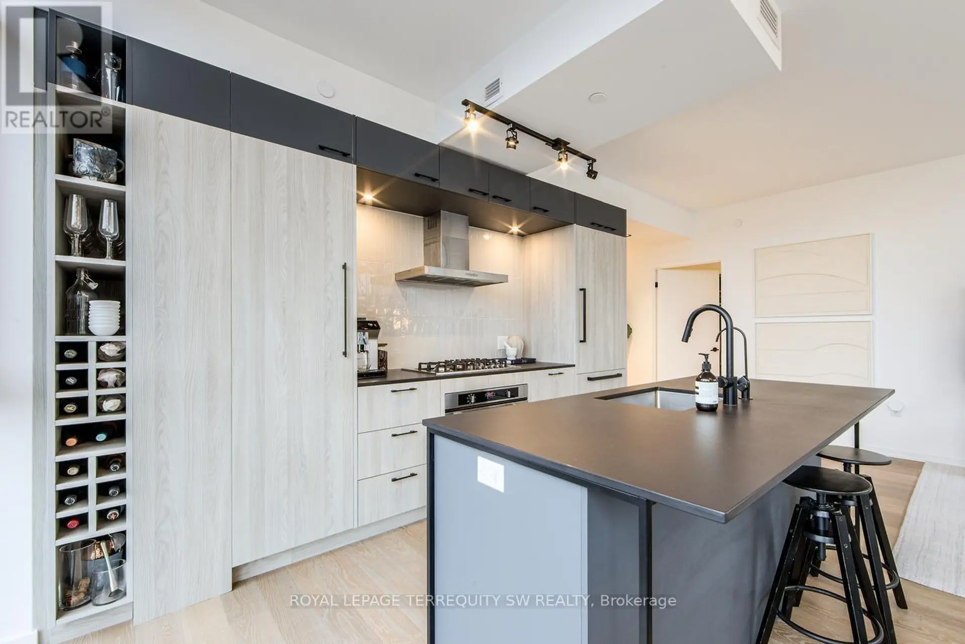 #901 41 DOVERCOURT ROAD - Image 6