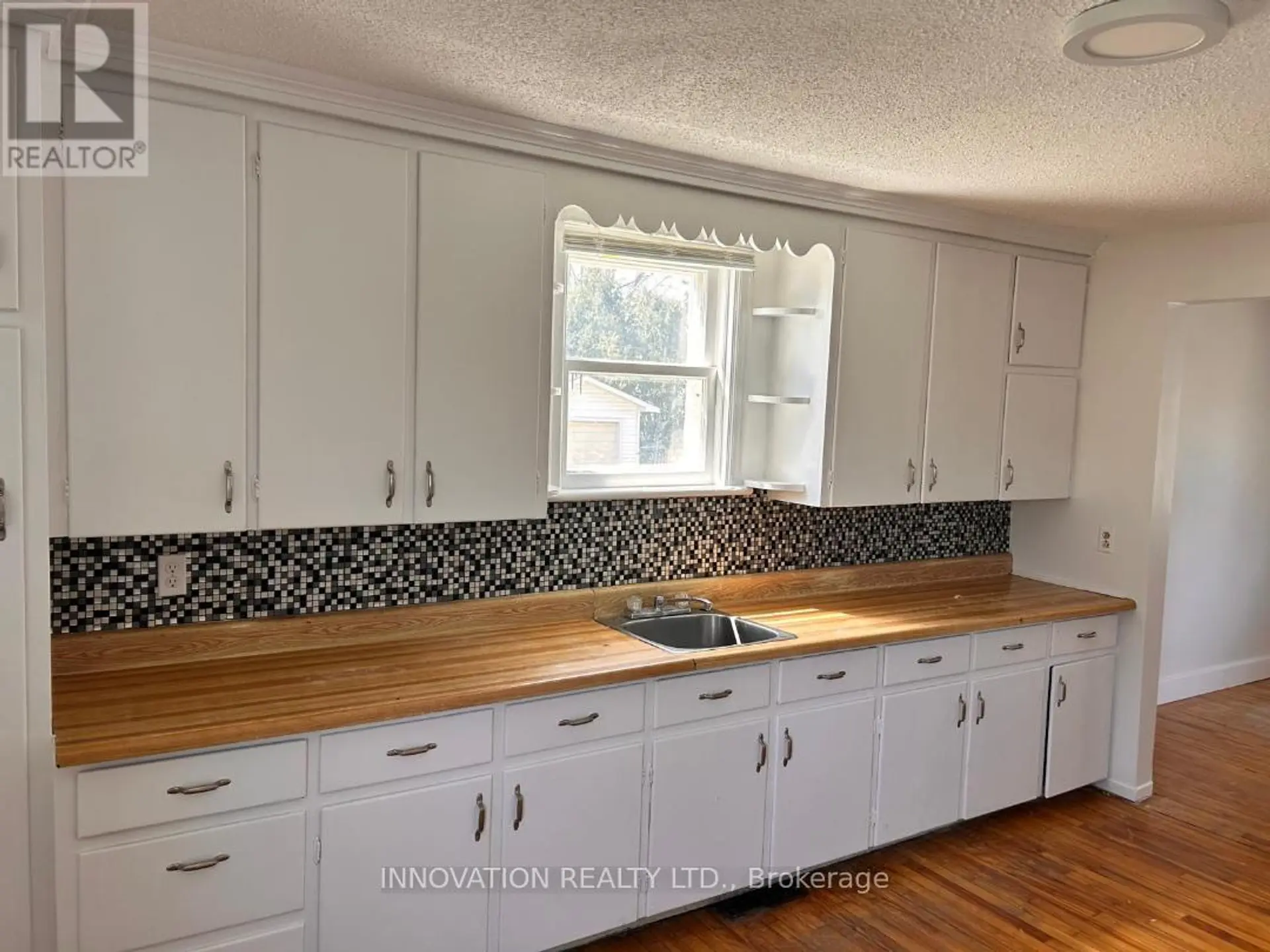 1146 GABRIEL STREET - Image 9