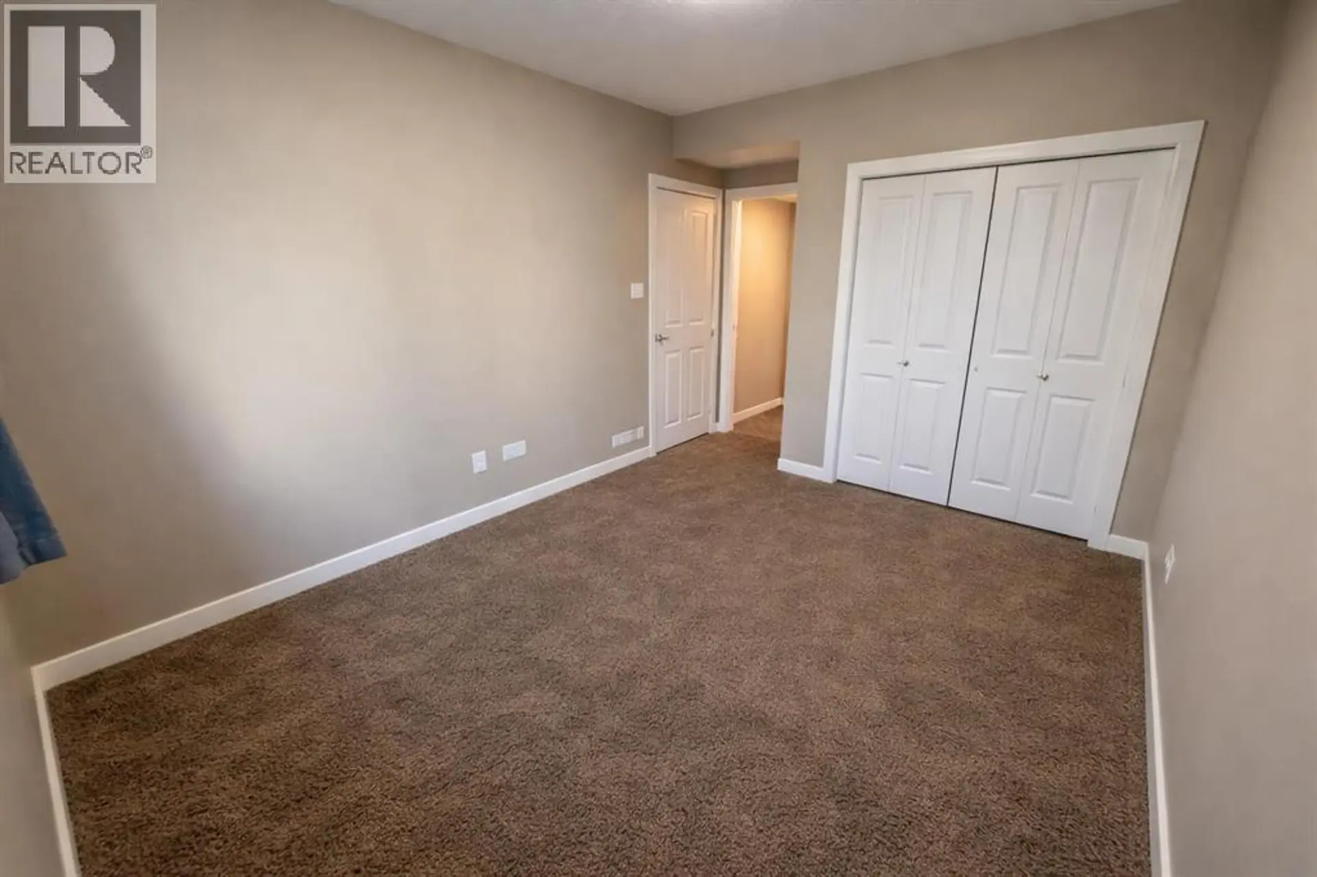 #2 189 Silkstone Road W - Image 12