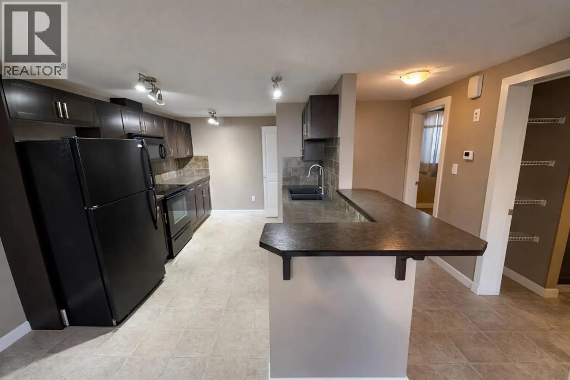 #2 189 Silkstone Road W - Image 7
