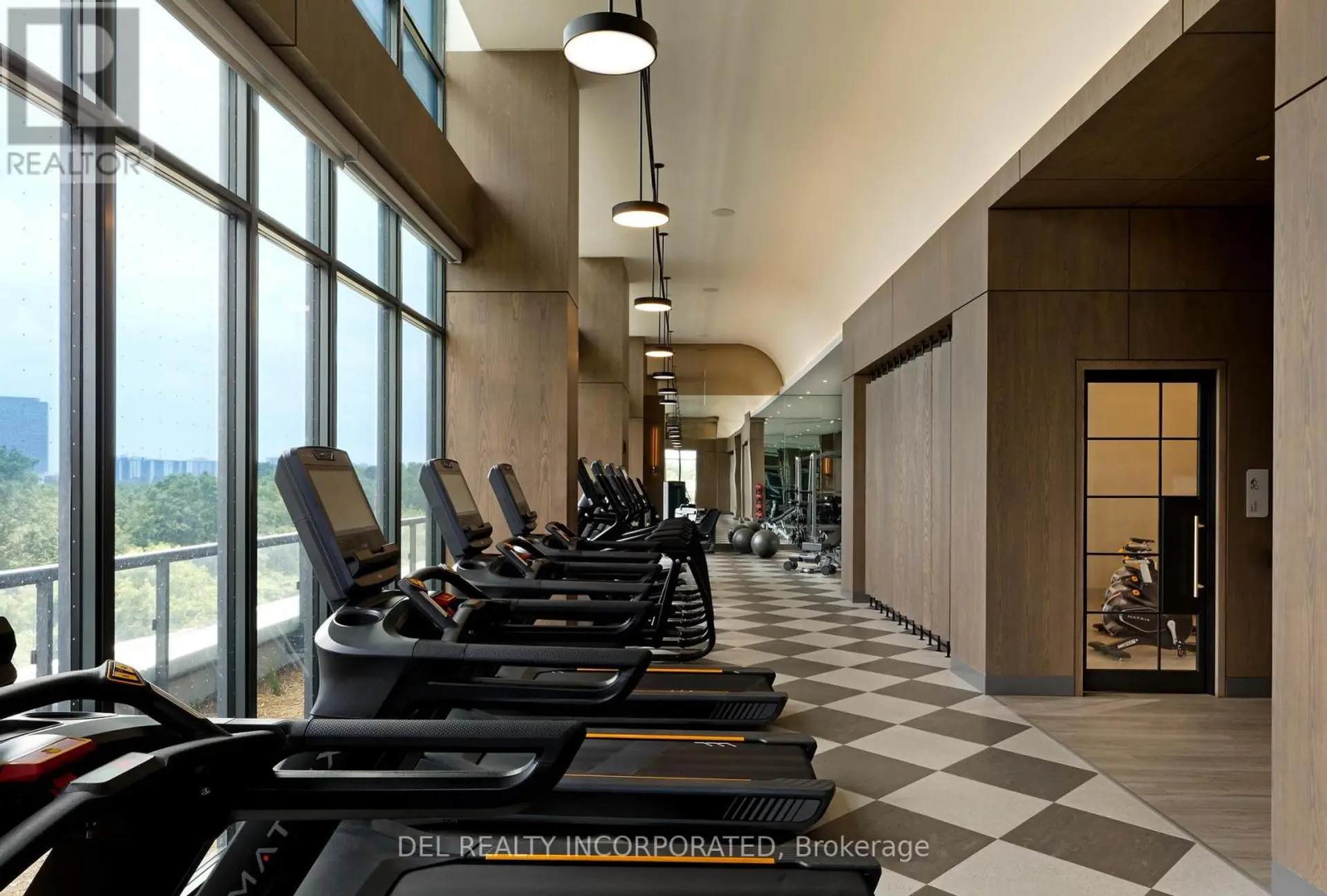 #214 30 INN ON THE PARK DRIVE - Image 19