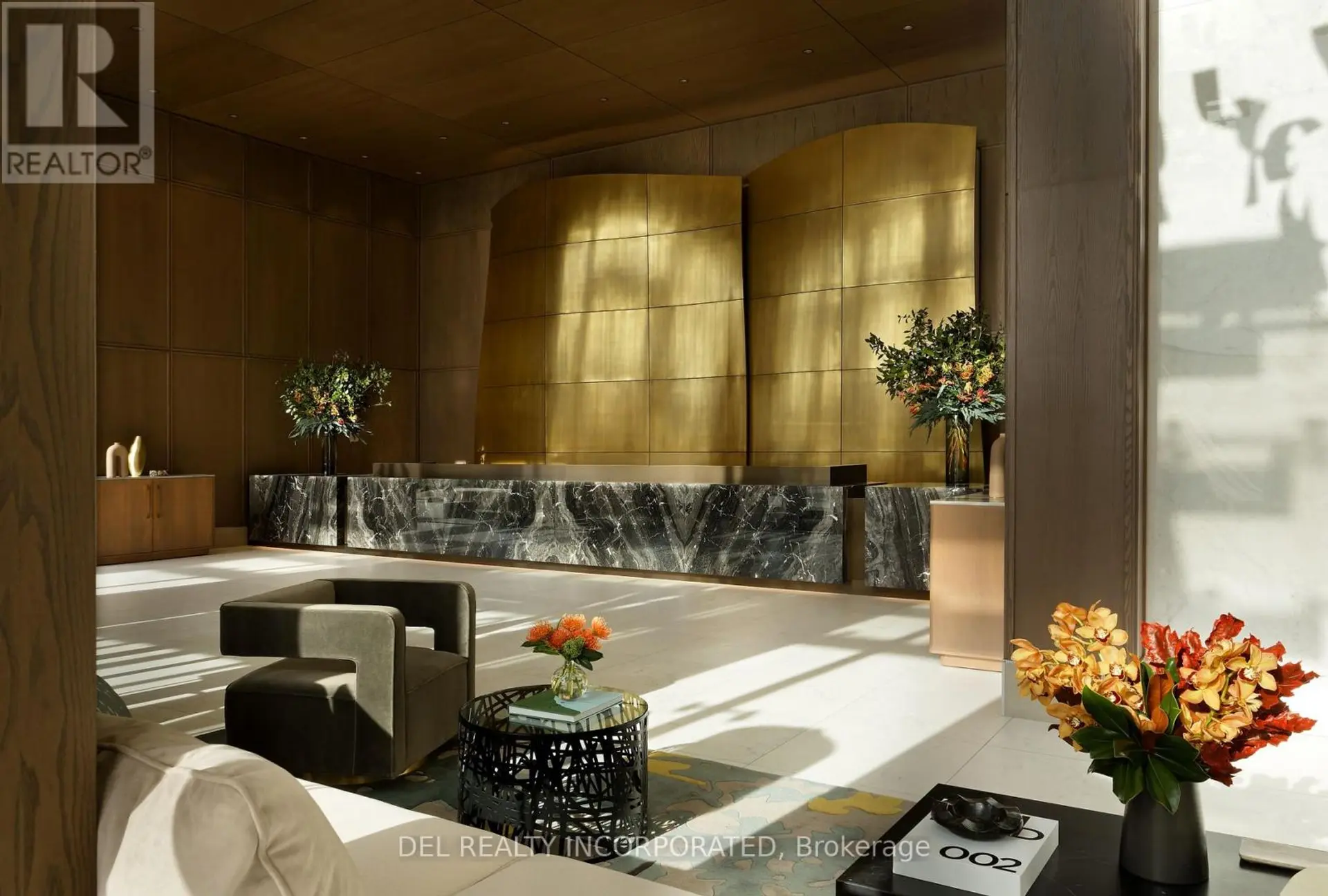 #214 30 INN ON THE PARK DRIVE - Image 4