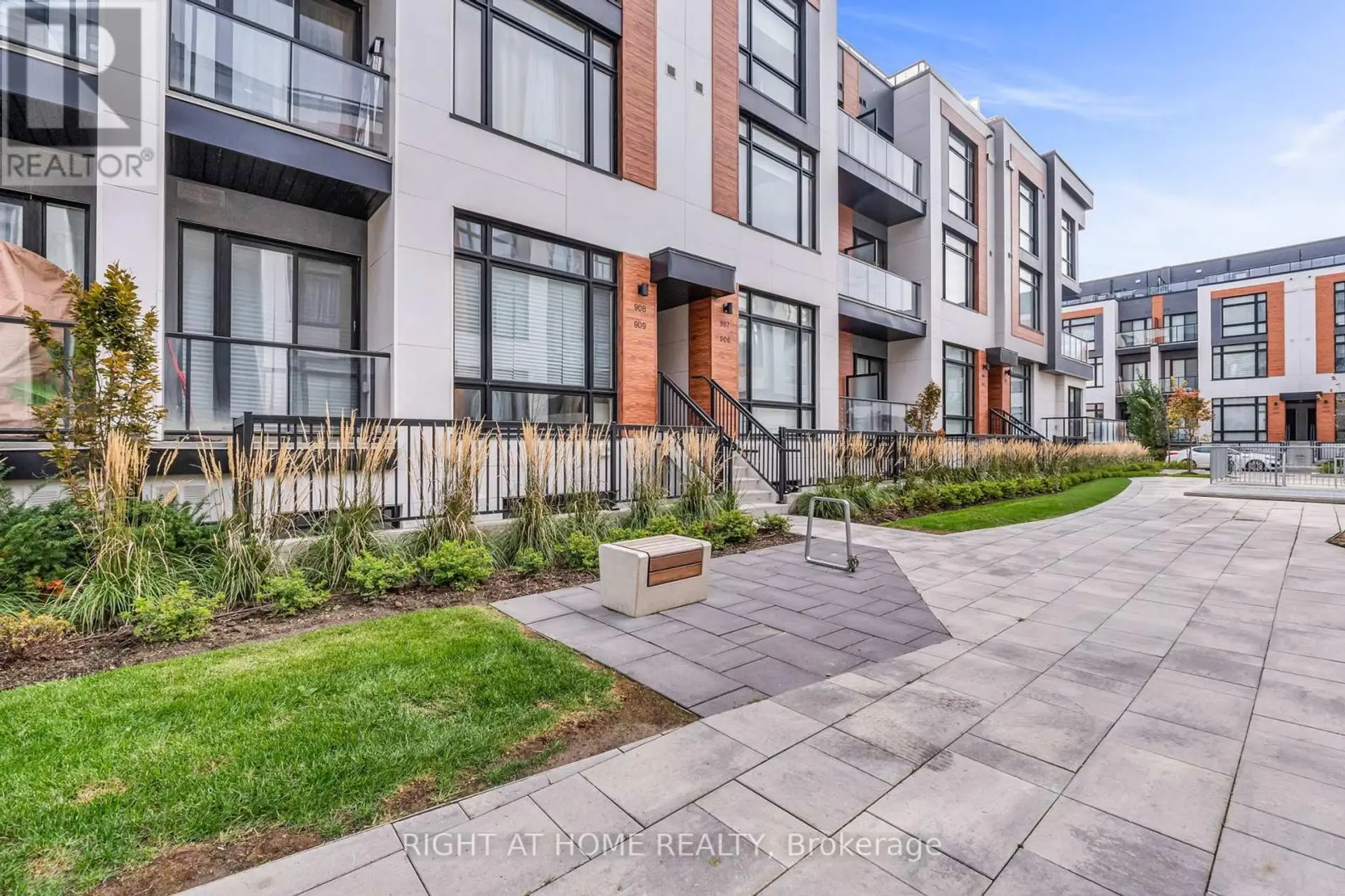 #907 2 STECKLEY HOUSE LANE - Image 1