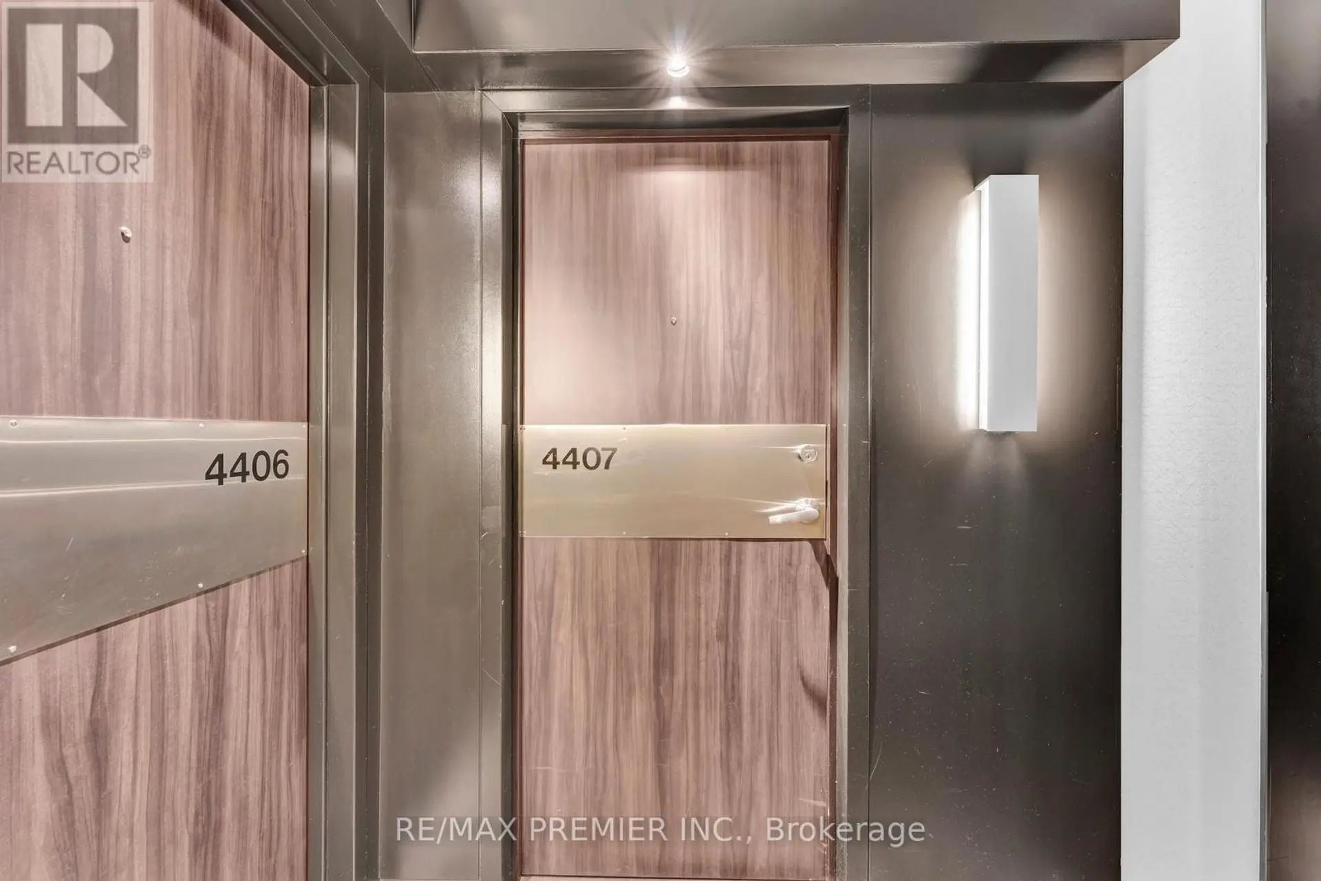 #4407 210 VICTORIA STREET - Image 3