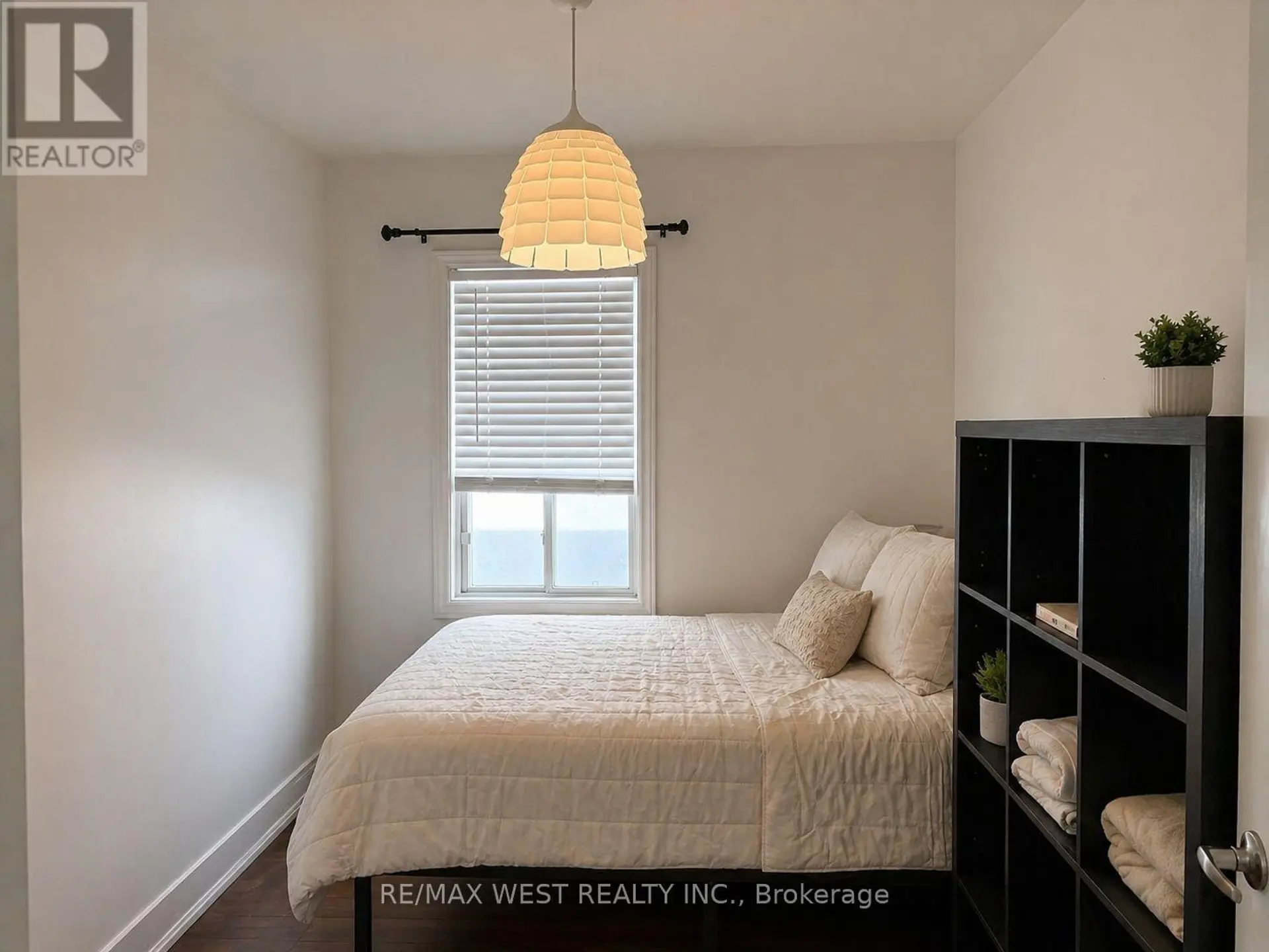 270 BOON AVENUE - Image 4