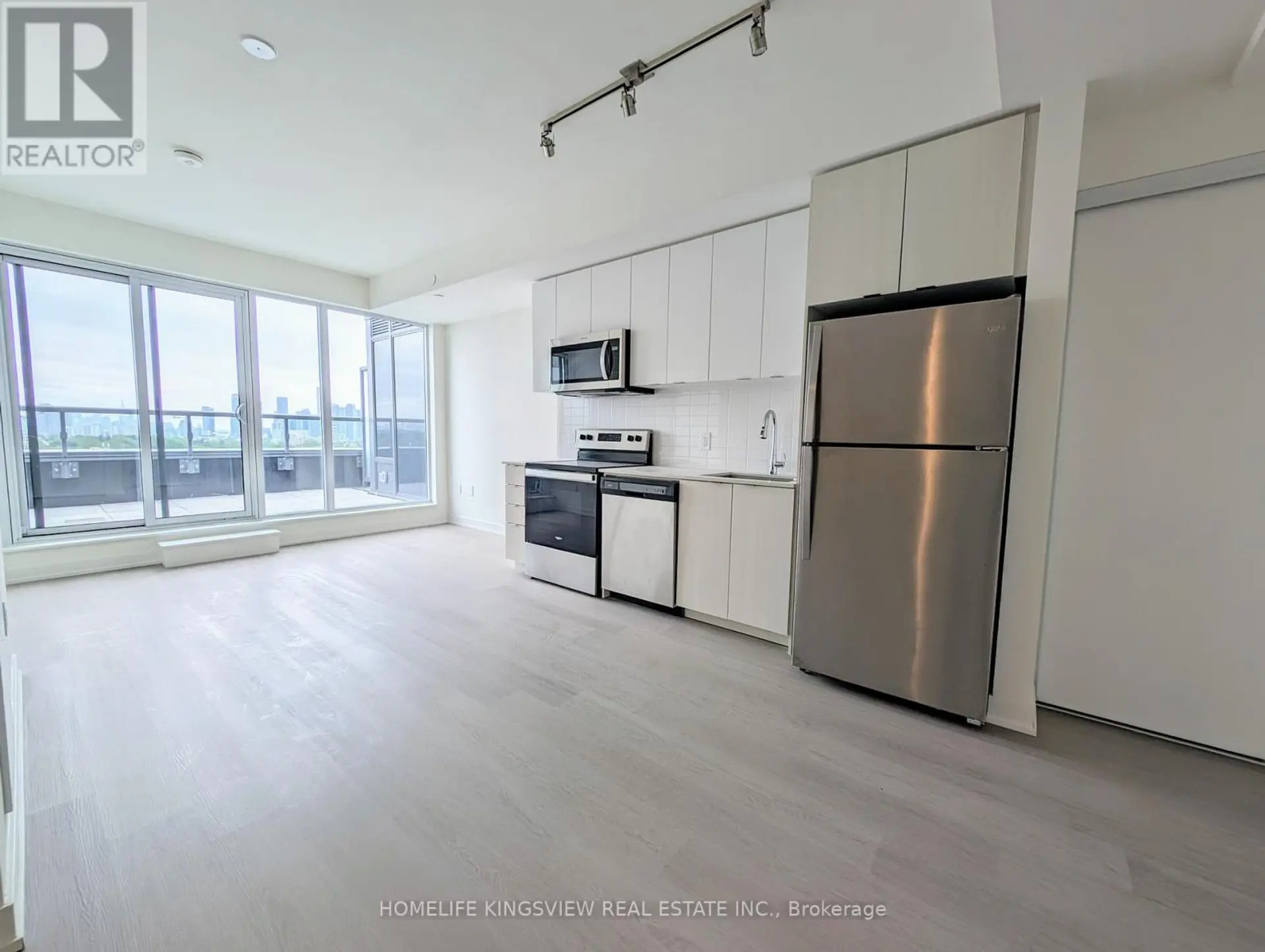 #910 859 THE QUEENSWAY - Image 7