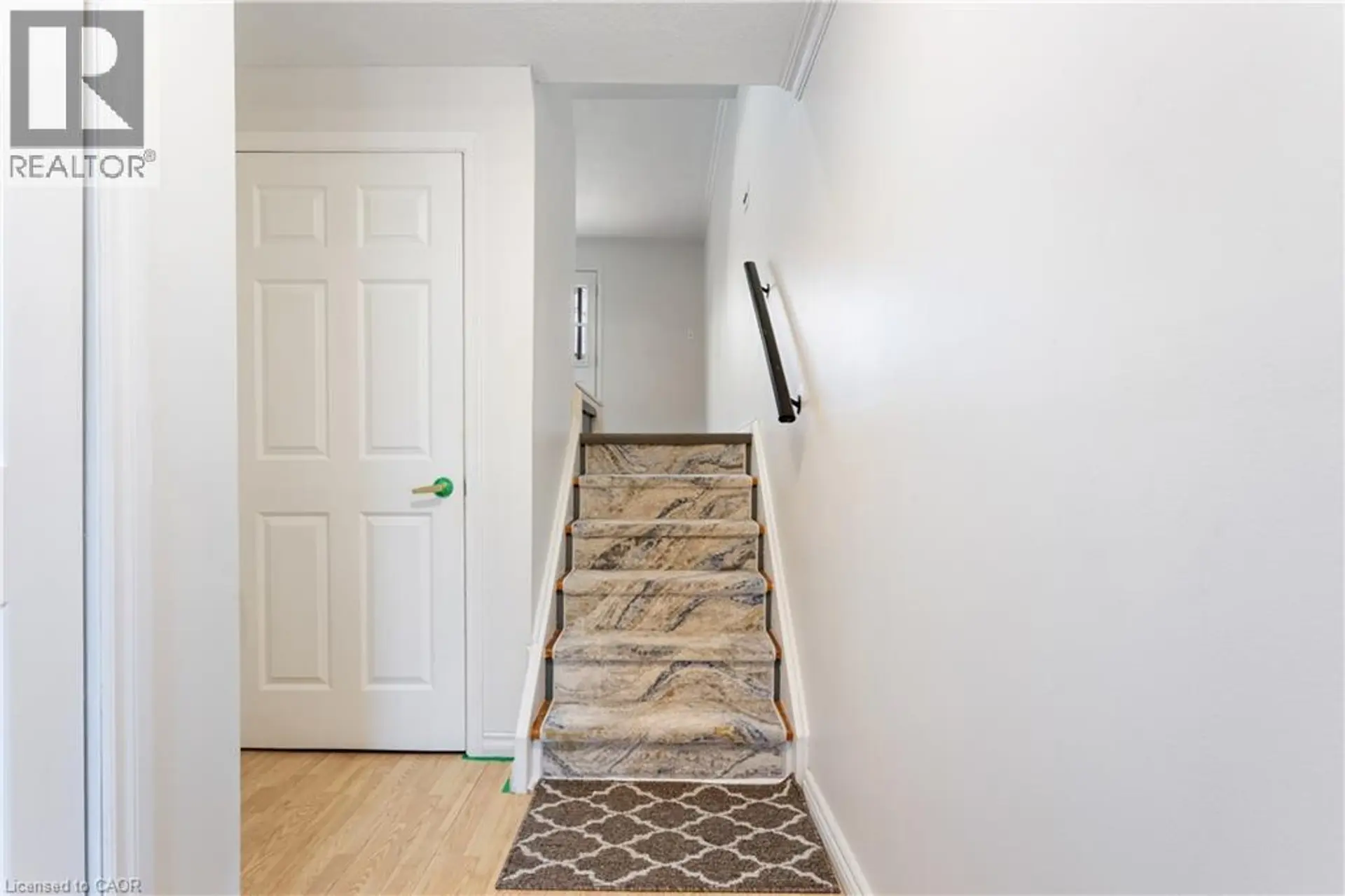7 EDEN PARK Drive - Image 4