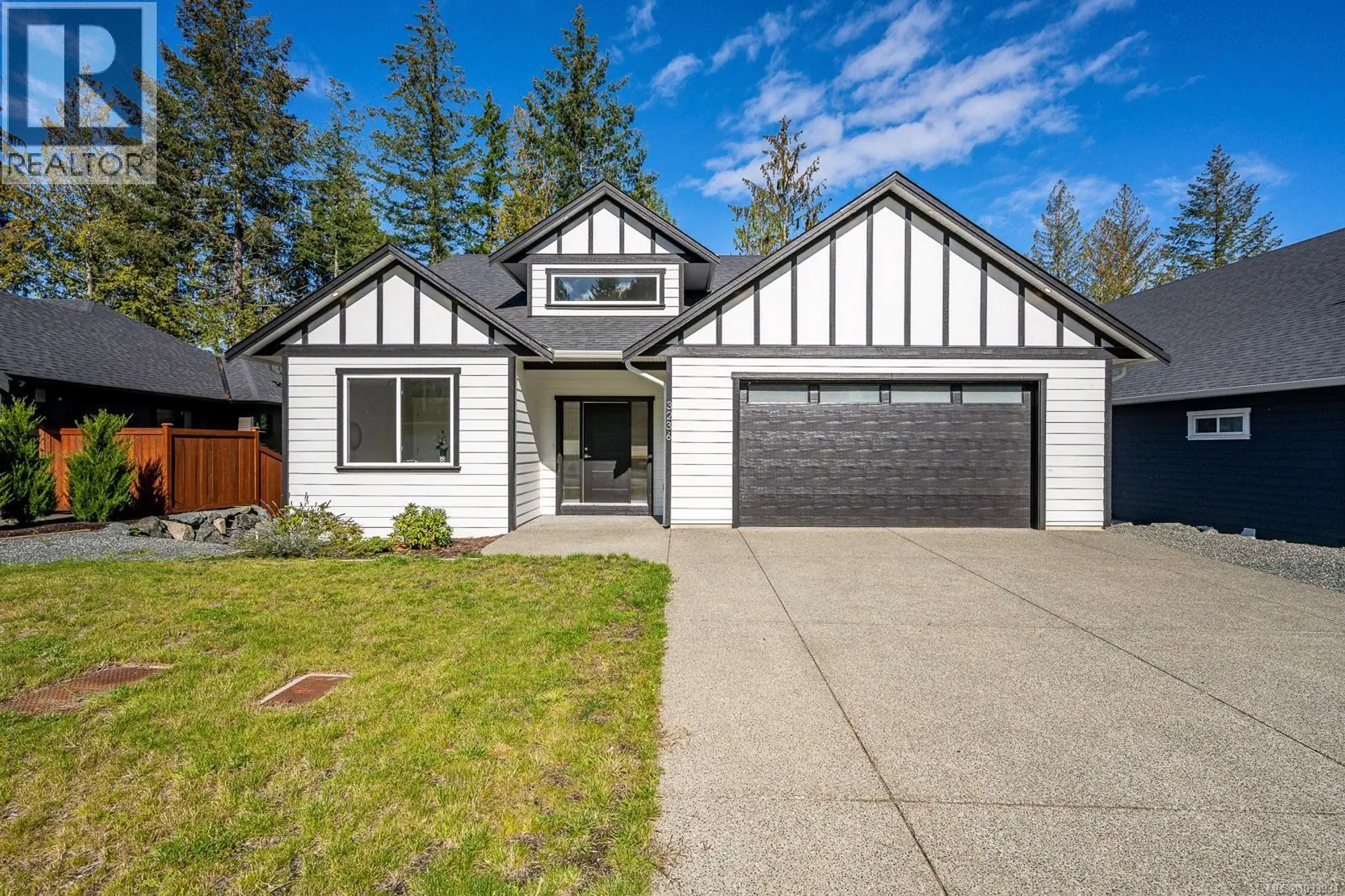 3236 Klanawa Cres - Image 1
