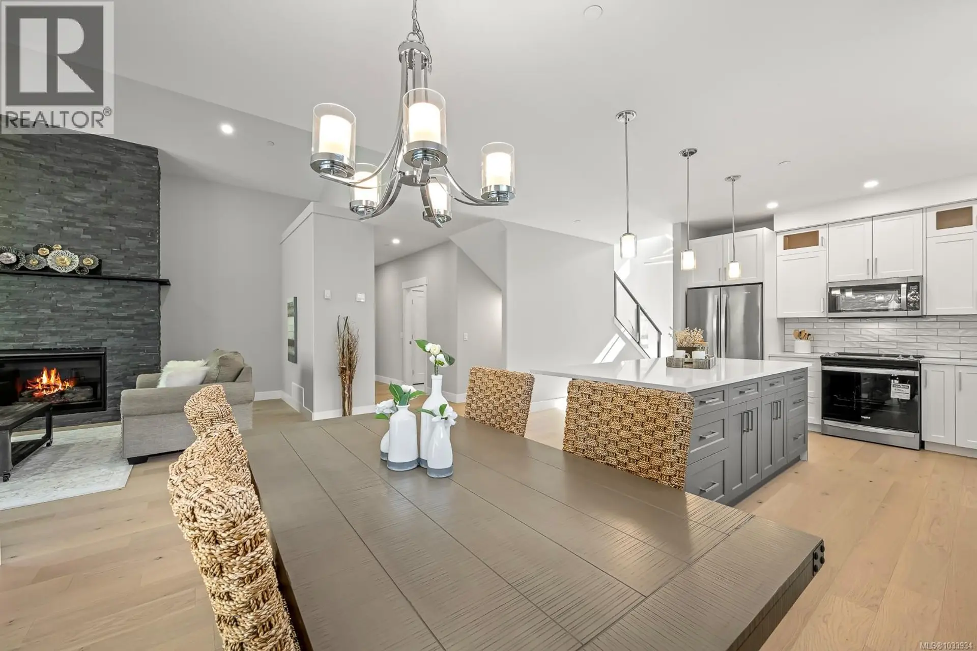 3236 Klanawa Cres - Image 4