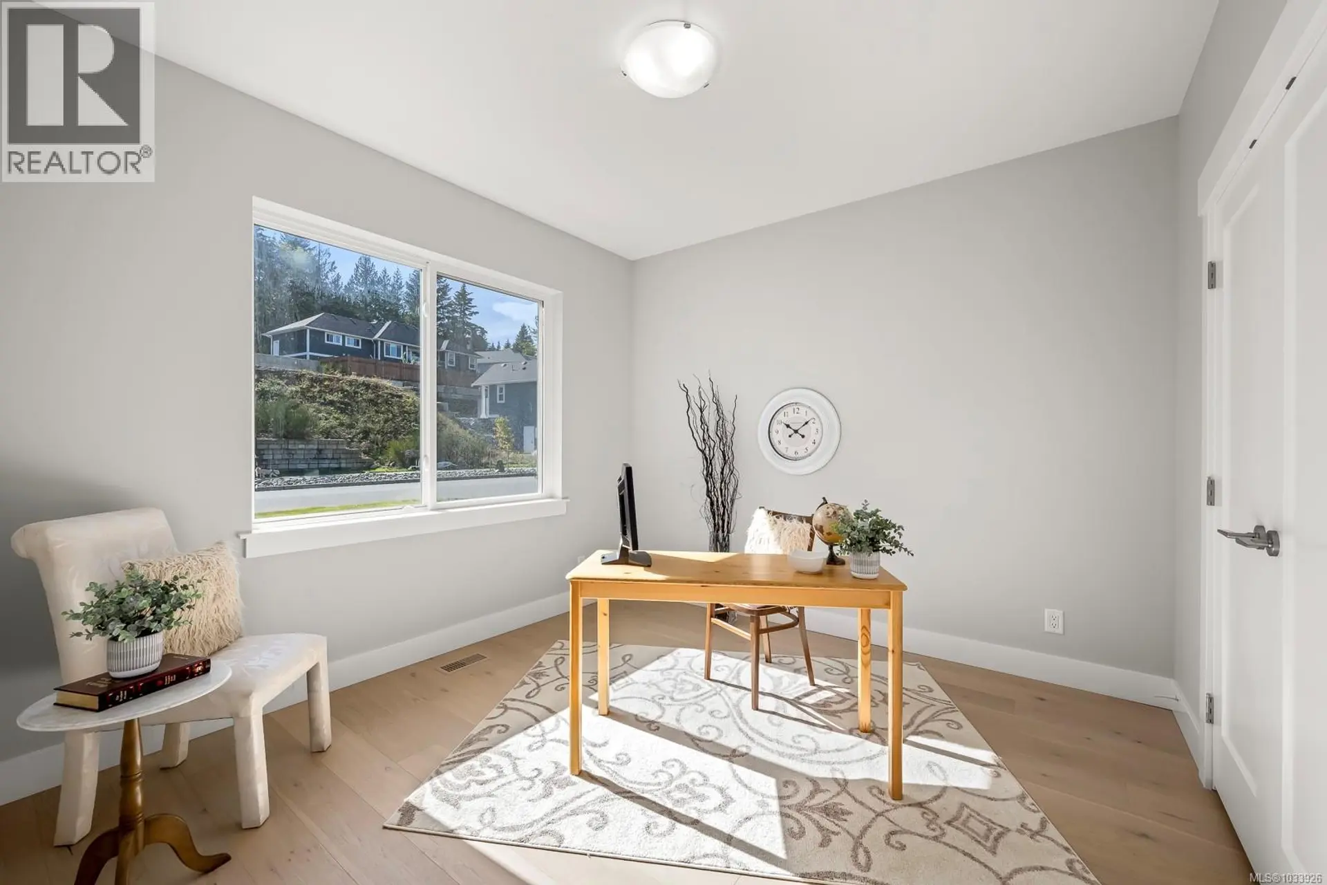 3240 Klanawa Cres - Image 9