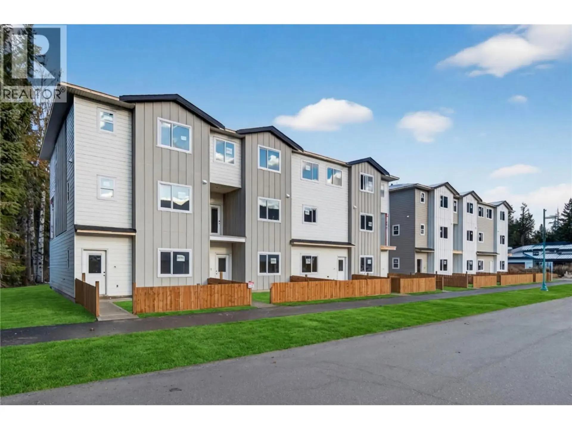 #8 222 Temple Street - Image 1