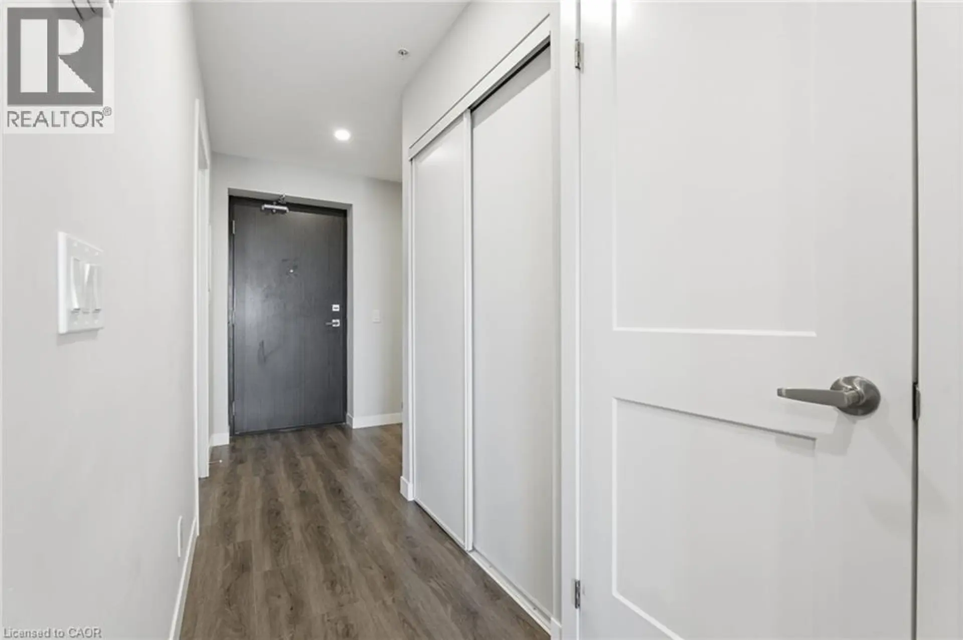 #609 15 QUEEN Street S - Image 4