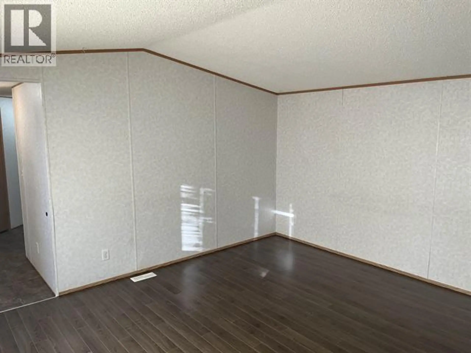 8101 85A AVENUE - Image 8