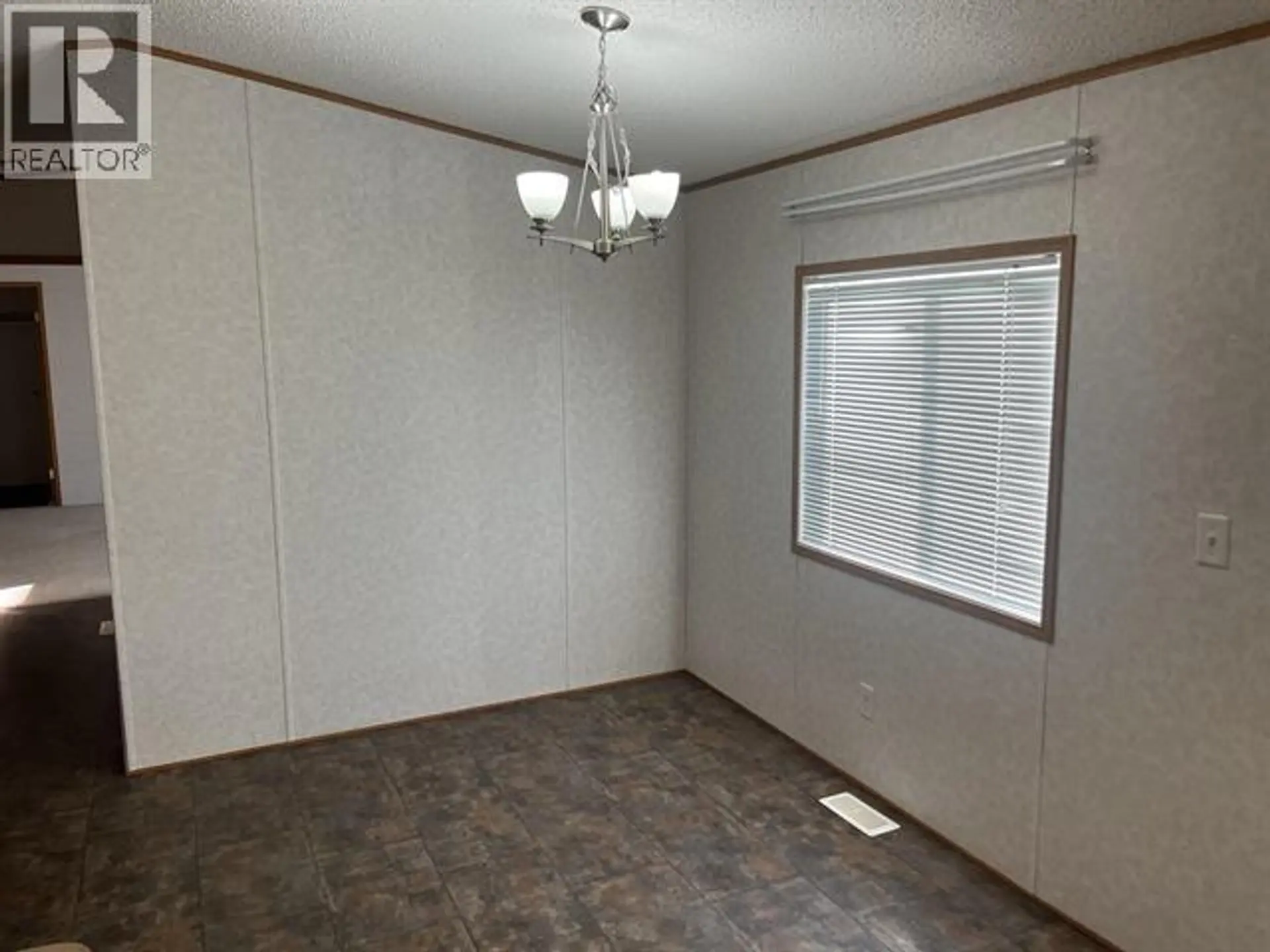 8101 85A AVENUE - Image 5