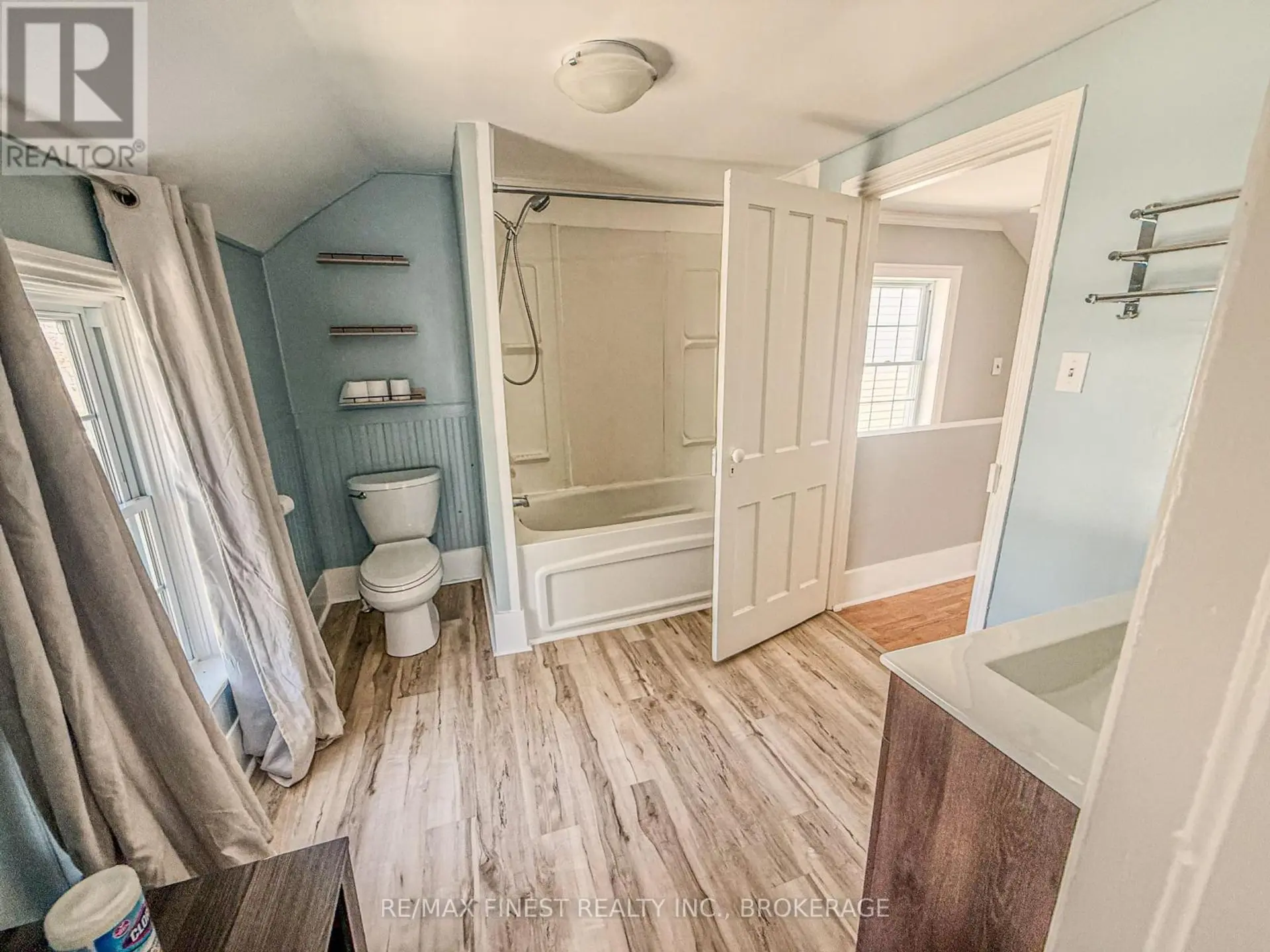 215 BROCK STREET - Image 11