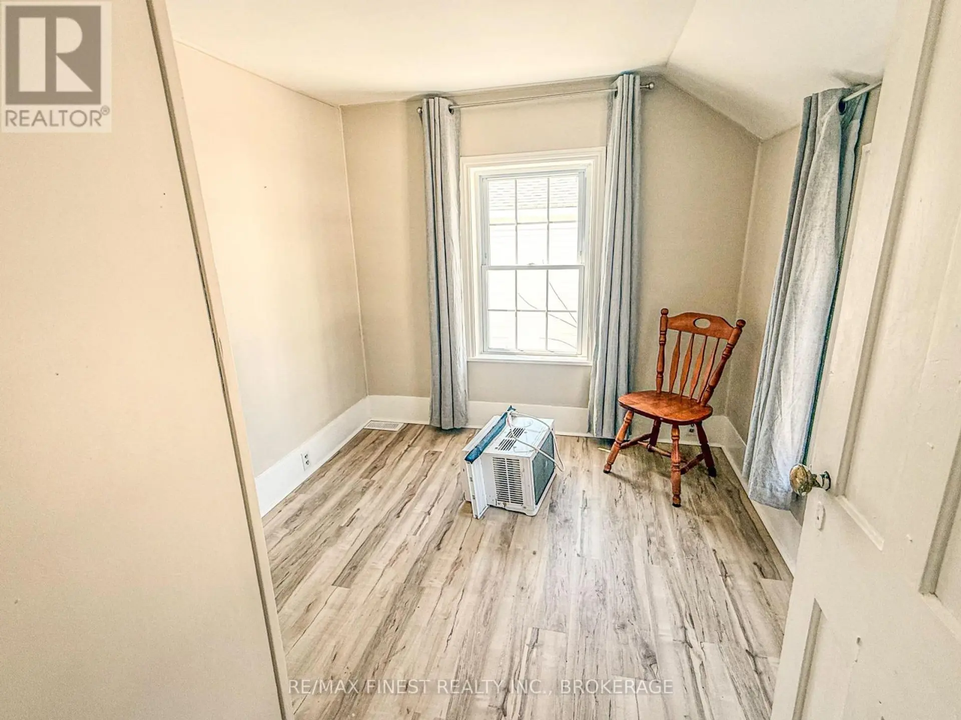 215 BROCK STREET - Image 12