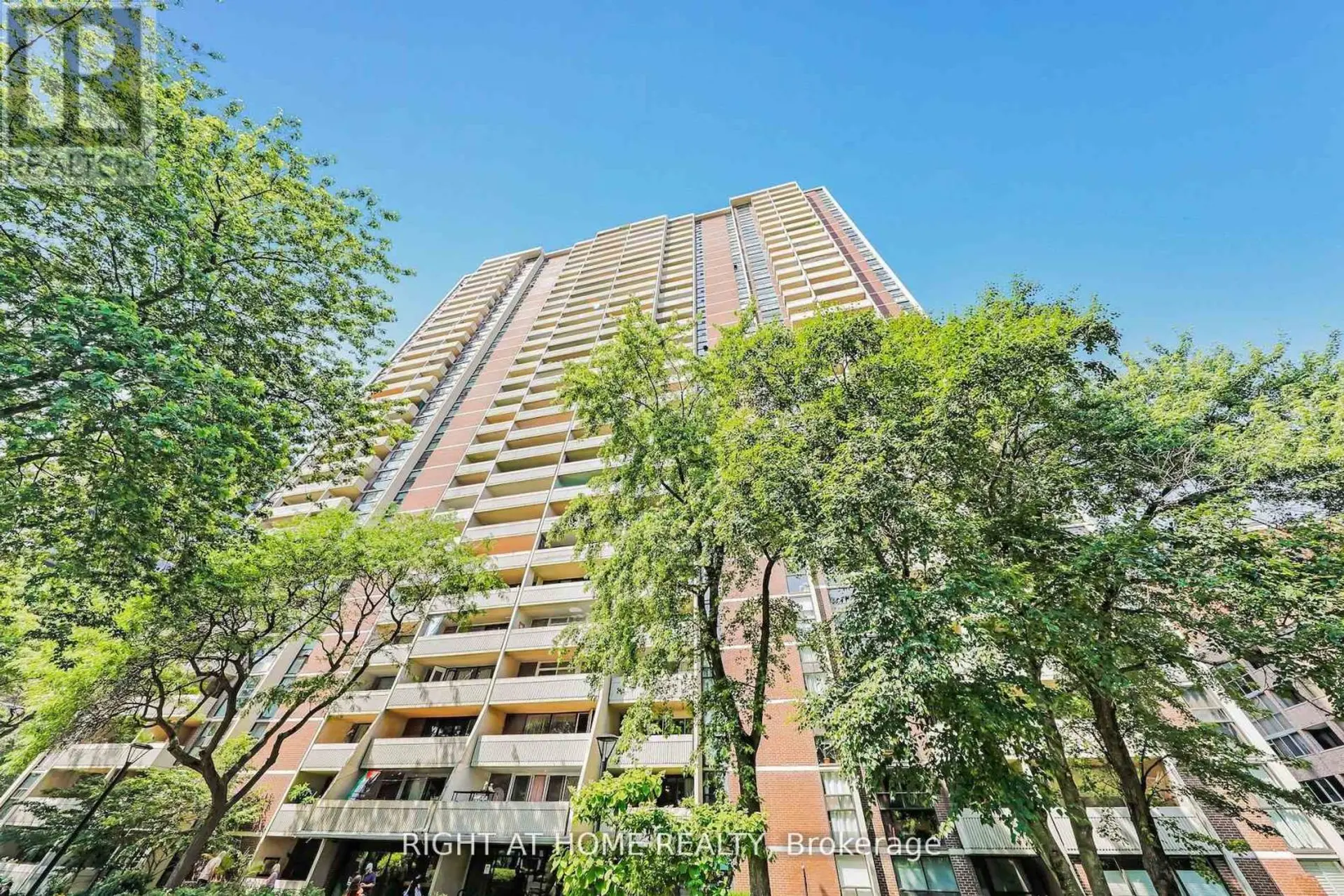 #908 40 HOMEWOOD AVENUE - Image 2