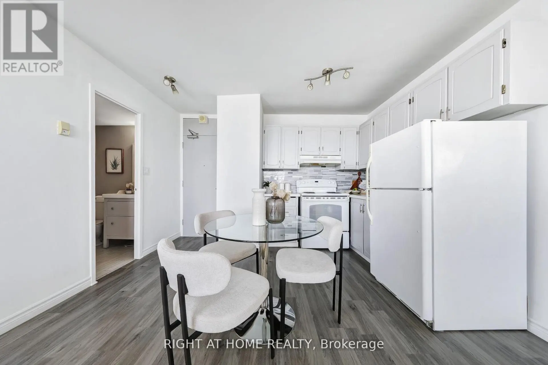 #908 40 HOMEWOOD AVENUE - Image 8