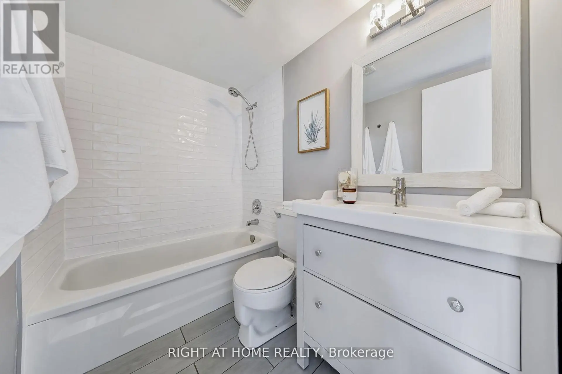 #908 40 HOMEWOOD AVENUE - Image 11