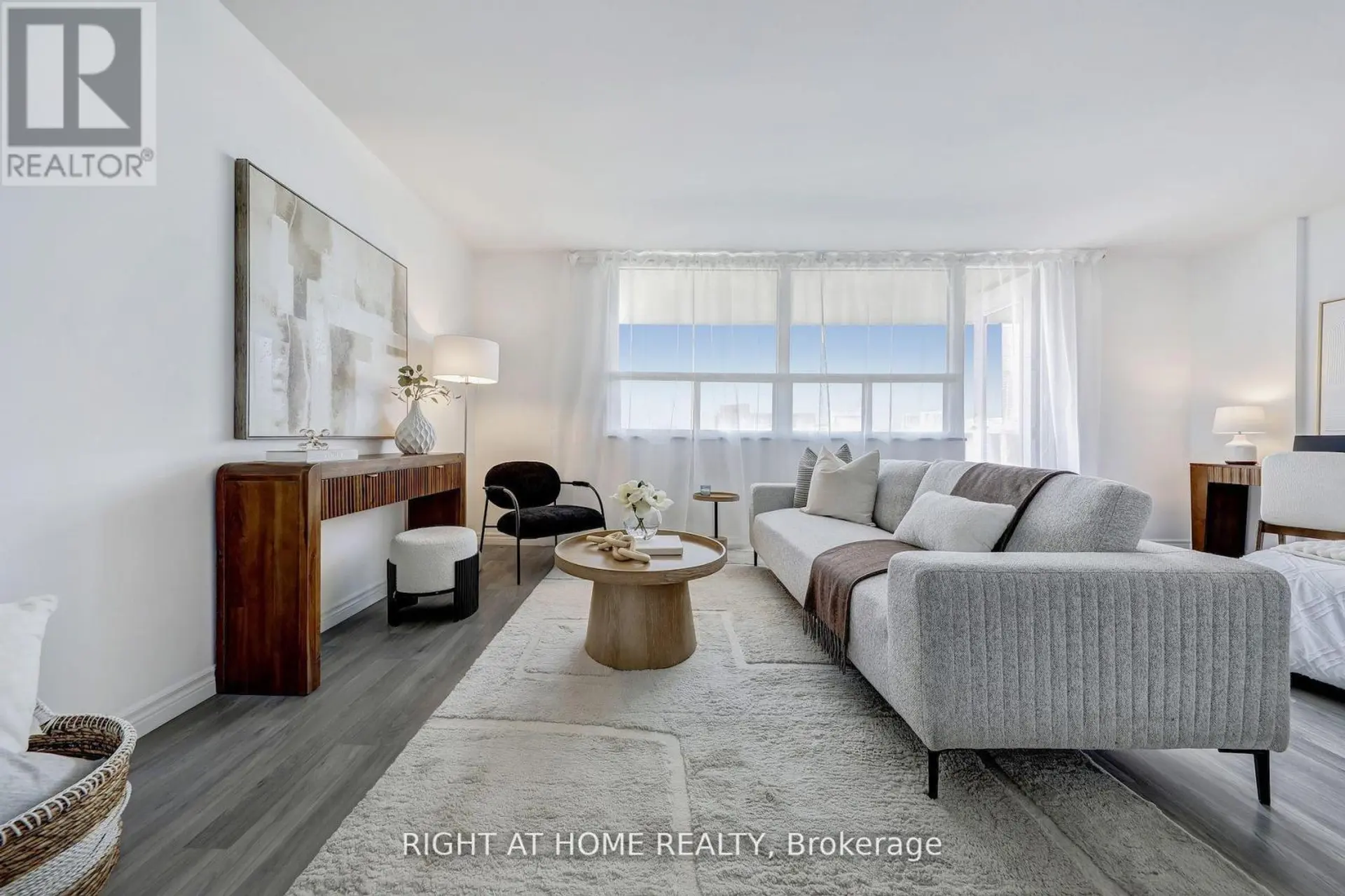 #908 40 HOMEWOOD AVENUE - Image 1