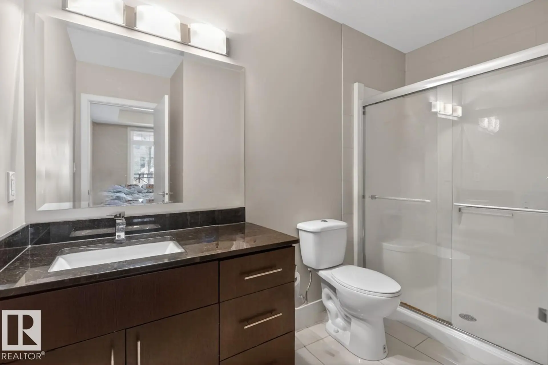 #102 10811 72 AV NW - Image 4