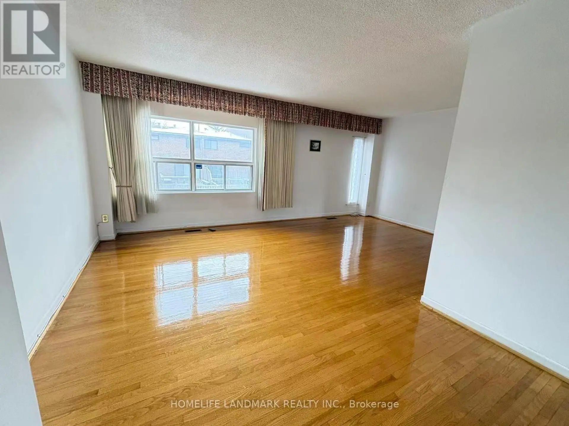 #14 86 CASTLEBURY CRESCENT - Image 2