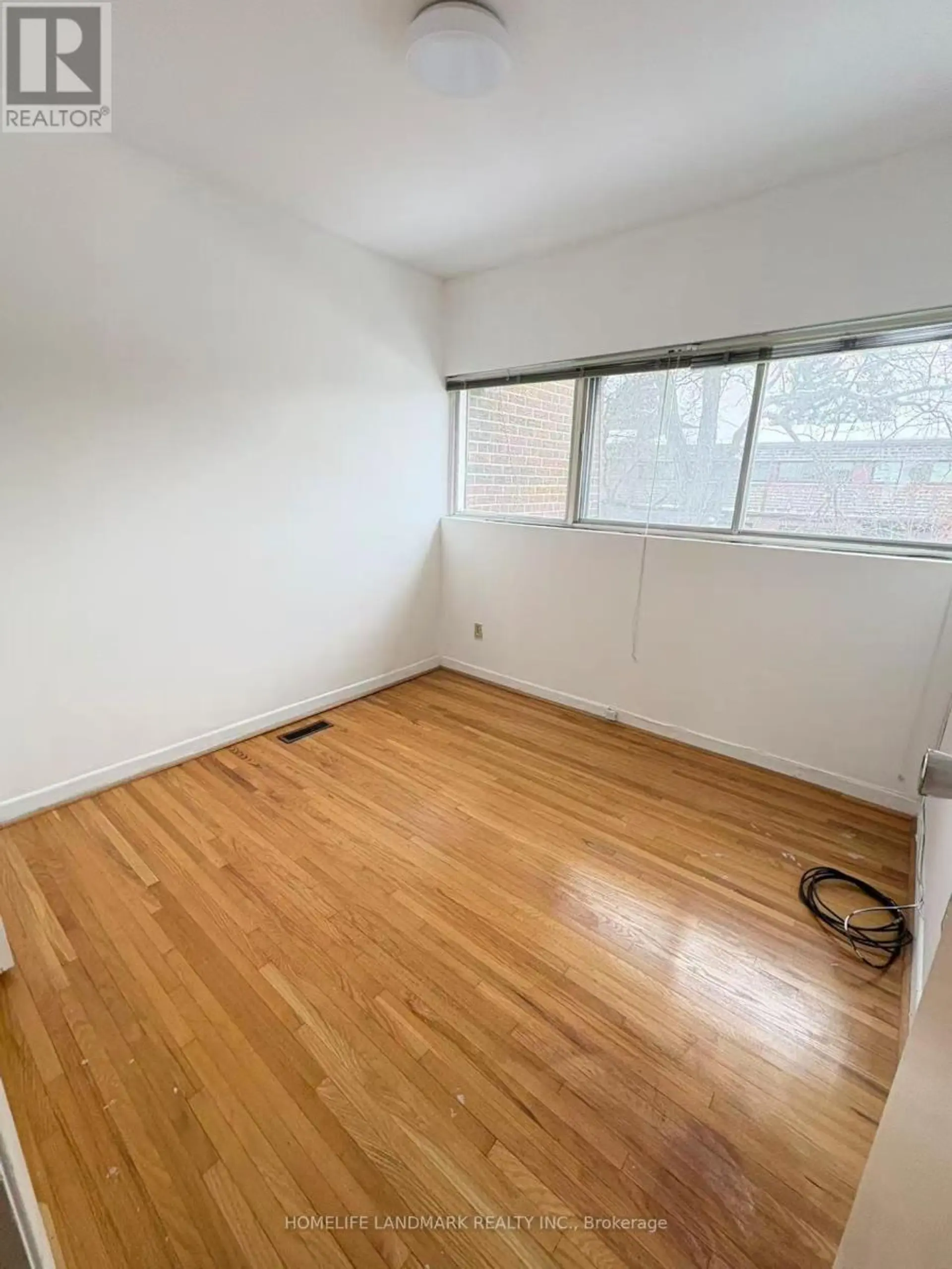 #14 86 CASTLEBURY CRESCENT - Image 4
